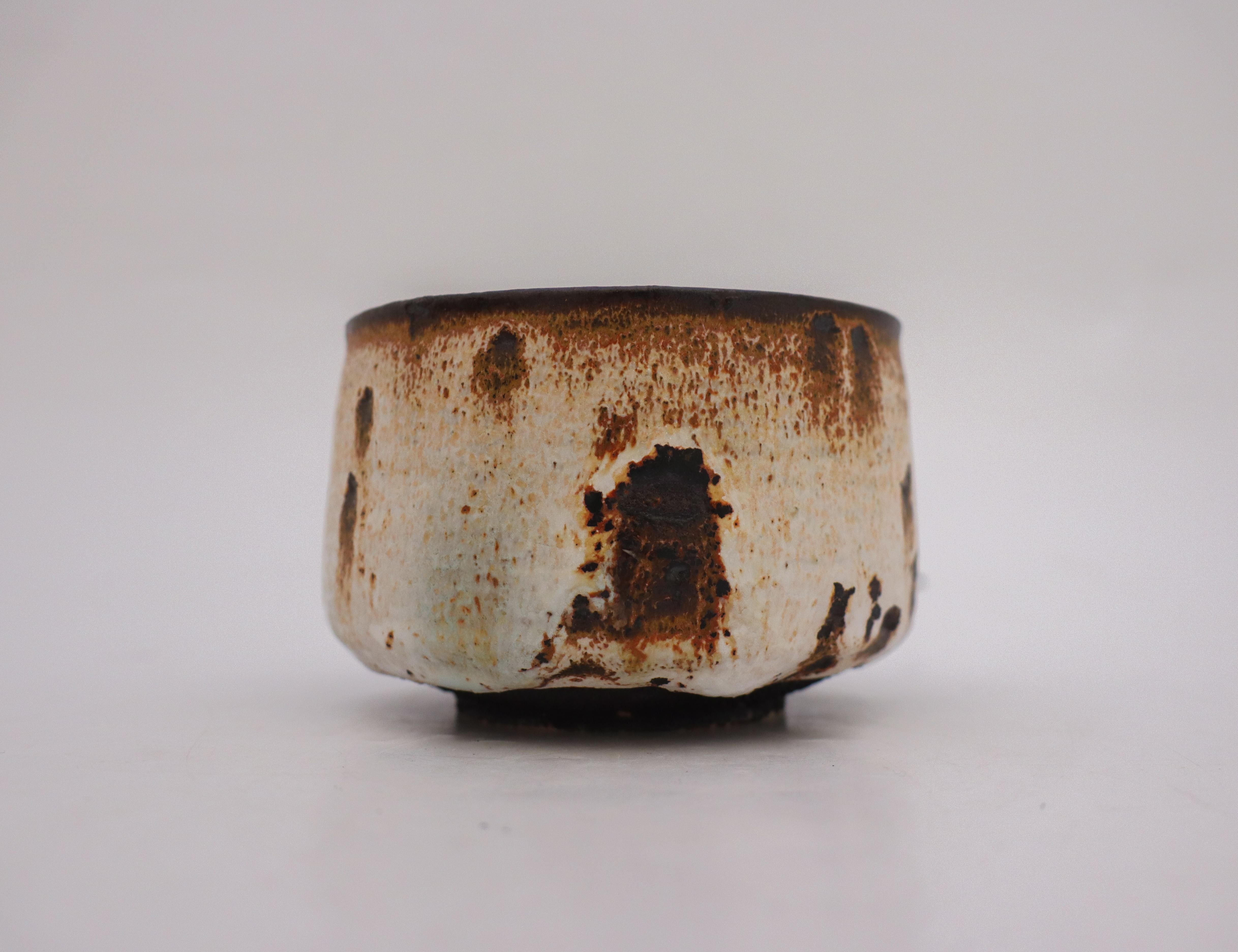 Isak Isaksson White & Brown Chawan Tea Bowl in Box, Contemporary Ceramicist In New Condition For Sale In Stockholm, SE