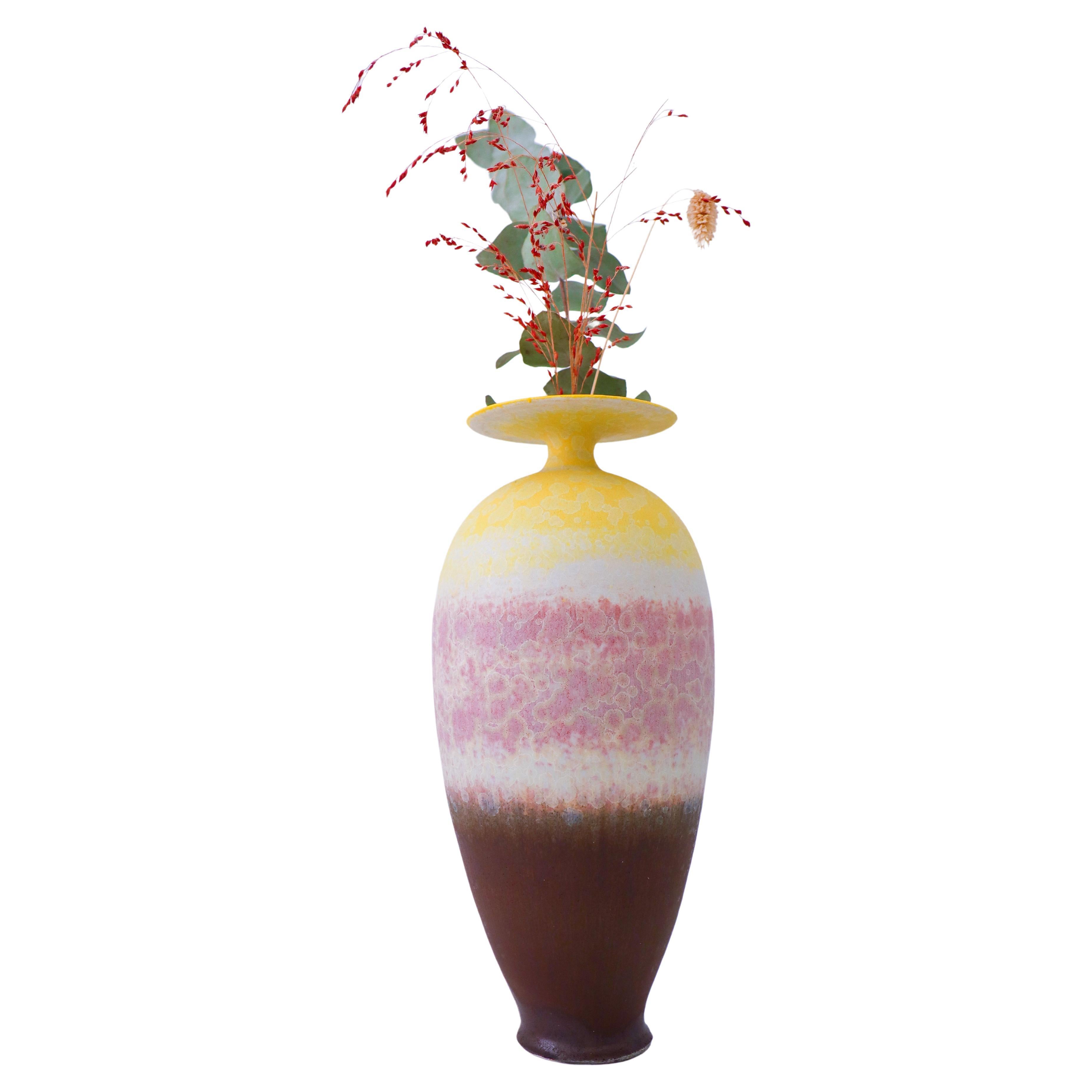 Isak Isaksson Vase en céramique jaune et rose émail cristallin - Artistics contemporains