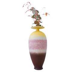 Isak Isaksson Vase en céramique jaune et rose émail cristallin - Artistics contemporains