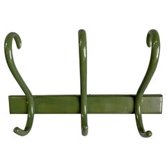 Perchero Isamu Kenmochi para Akita Mokko