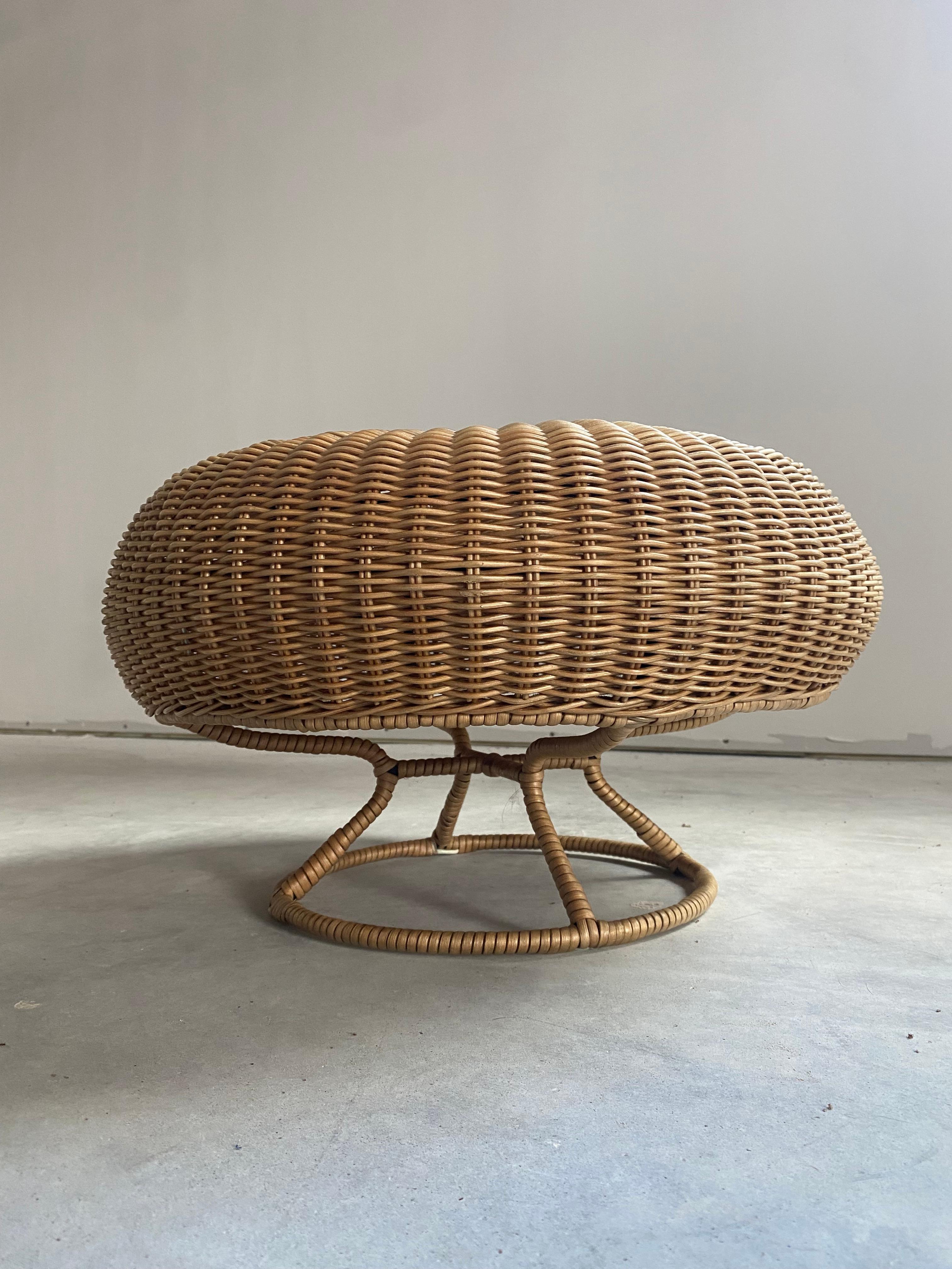 20th Century Isamu Kenmochi for Yamakawa Rattan Stools, A Pair For Sale