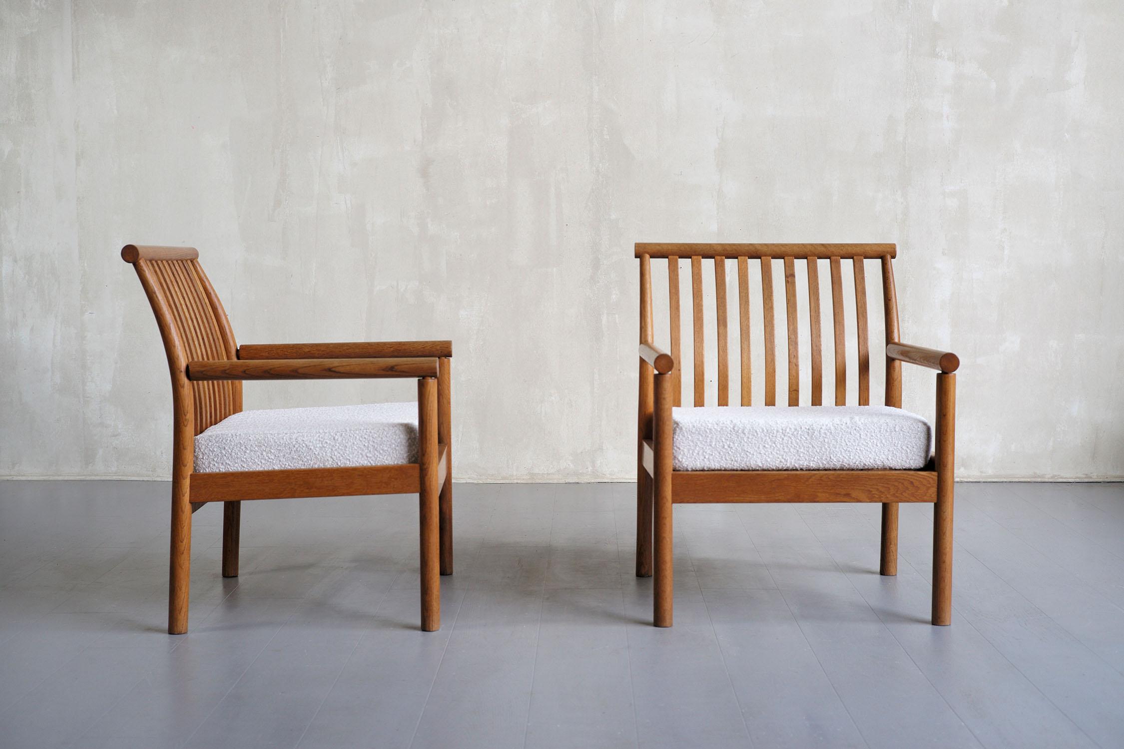 Japanese Isamu Kenmochi, Pair of Curved Oak Armchairs, Japan, 1960 For Sale