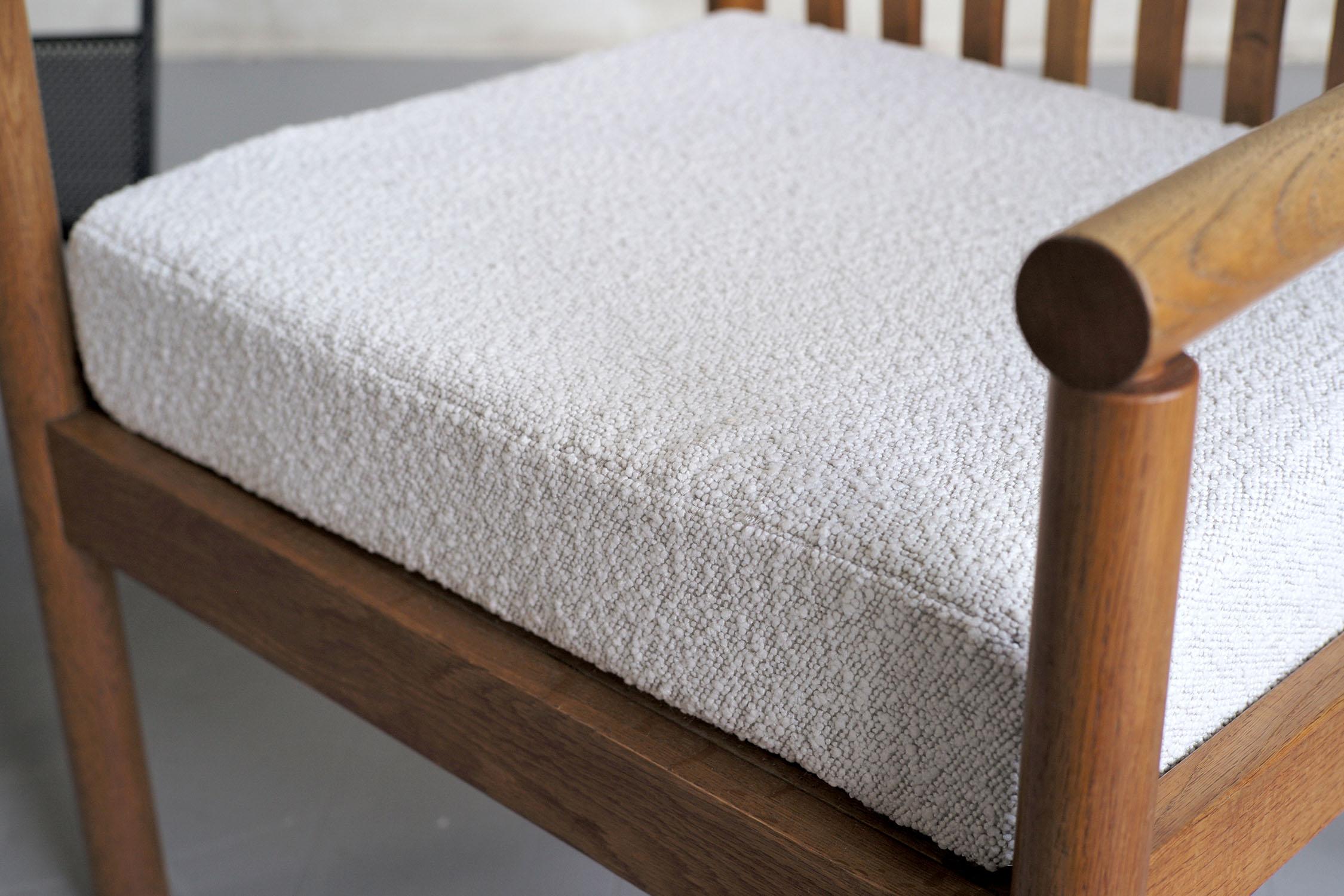 Metà XX secolo Isamu Kenmochi, Coppia di poltrone curve in Oak, Giappone, 1960 in vendita