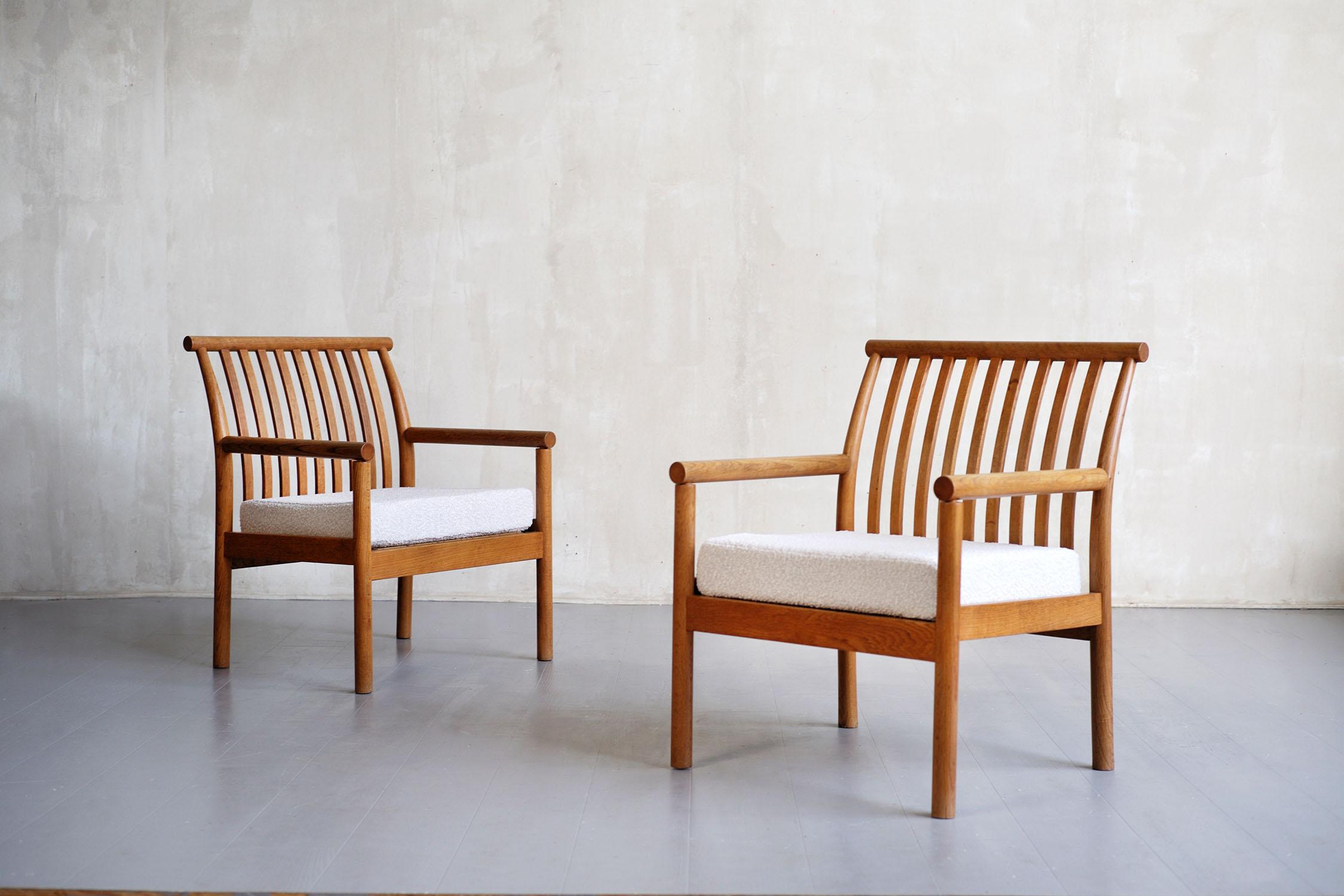 Isamu Kenmochi, Pair of Curved Oak Armchairs, Japan, 1960 For Sale 1