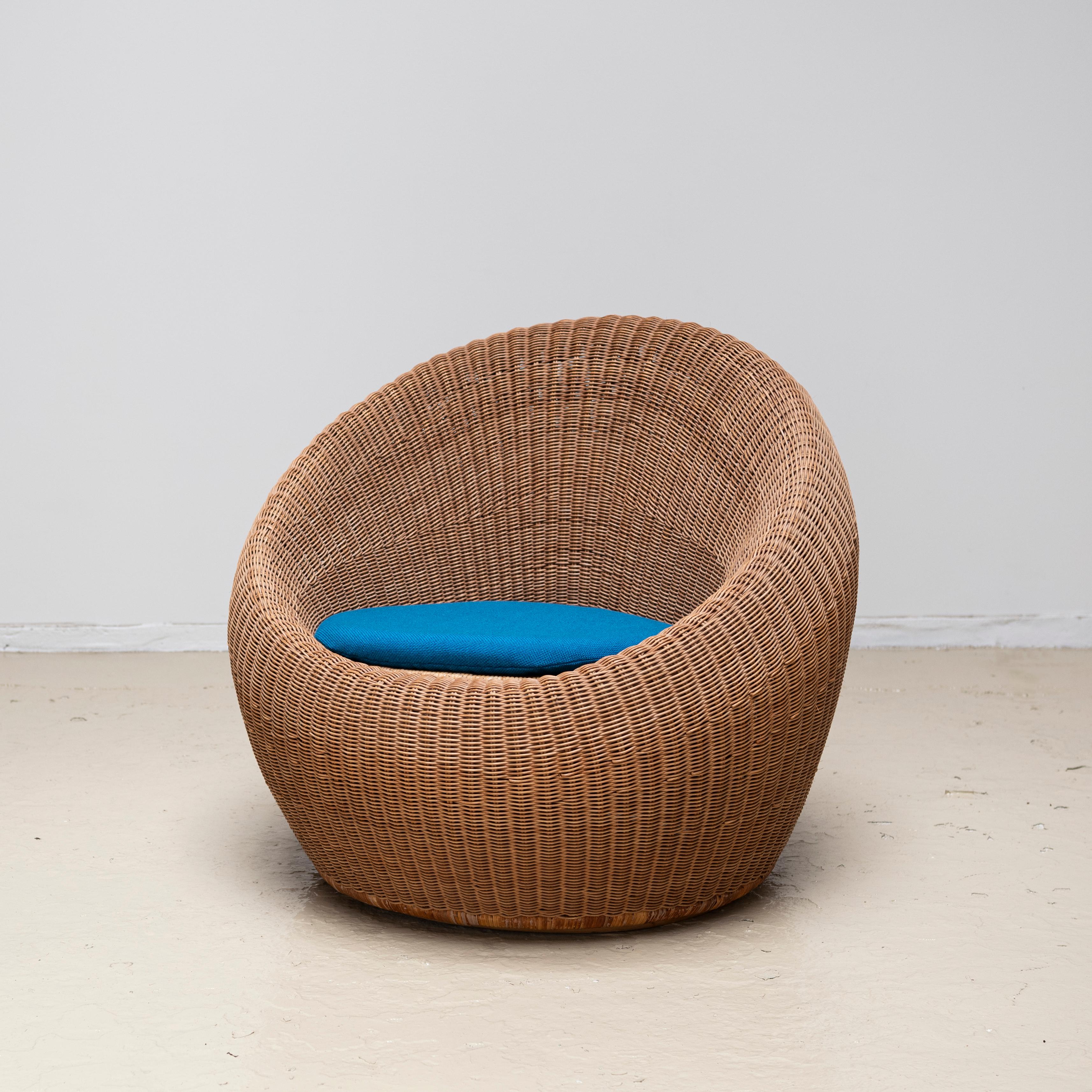Isamu Kenmochi Rattan Lounge Chairs and Coffee Table, 1960s 2