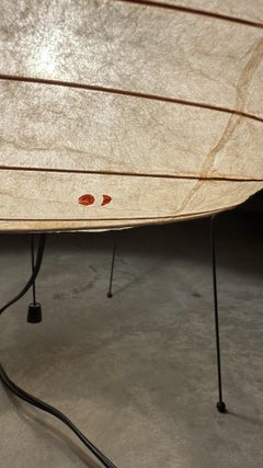 Tavolo di Isamu Noguchi 1a edizione. Model 22n. Prodotto a Gifu. Washi e Bambo