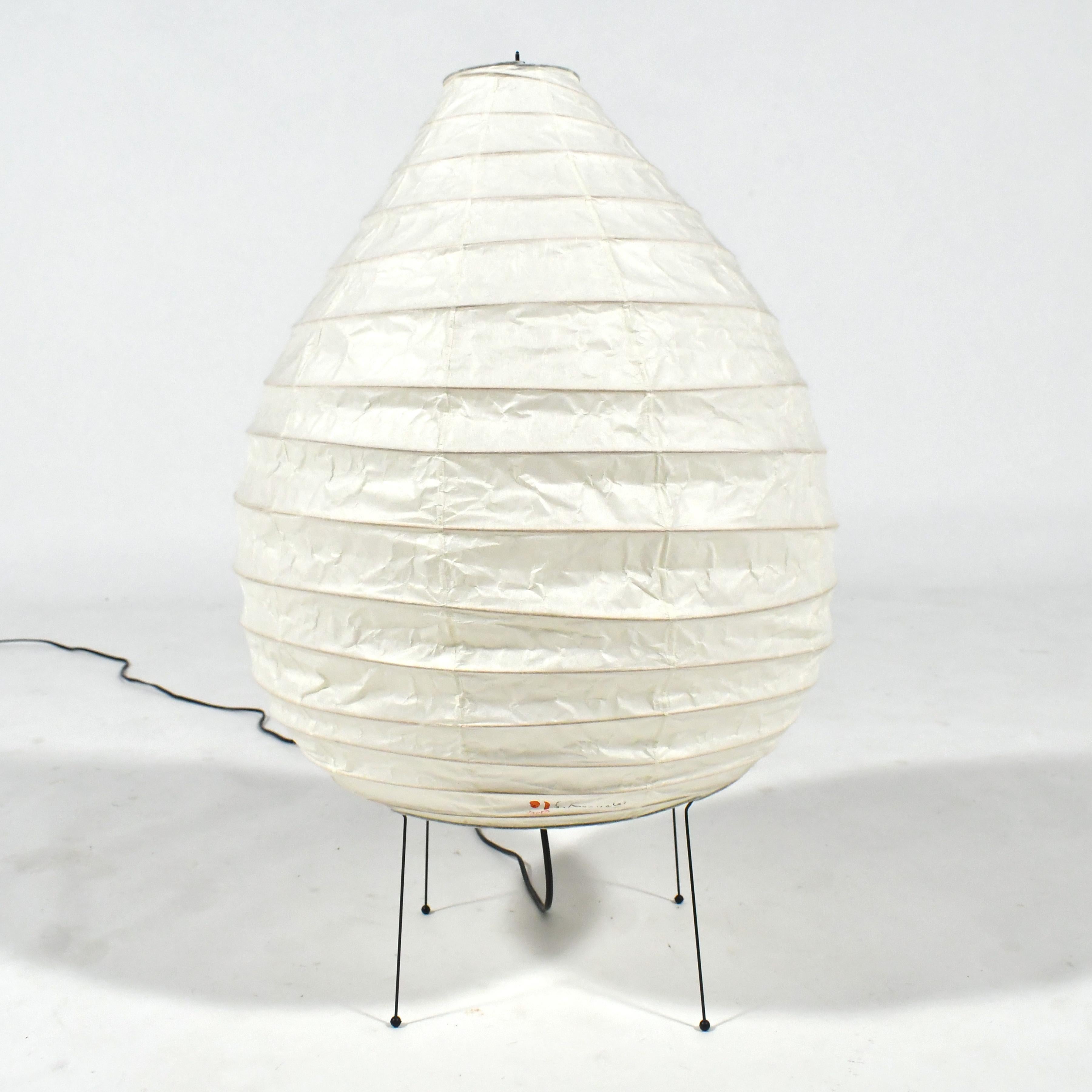 Mid-Century moderno Isamu Noguchi 22N Akari Light Scultura in vendita