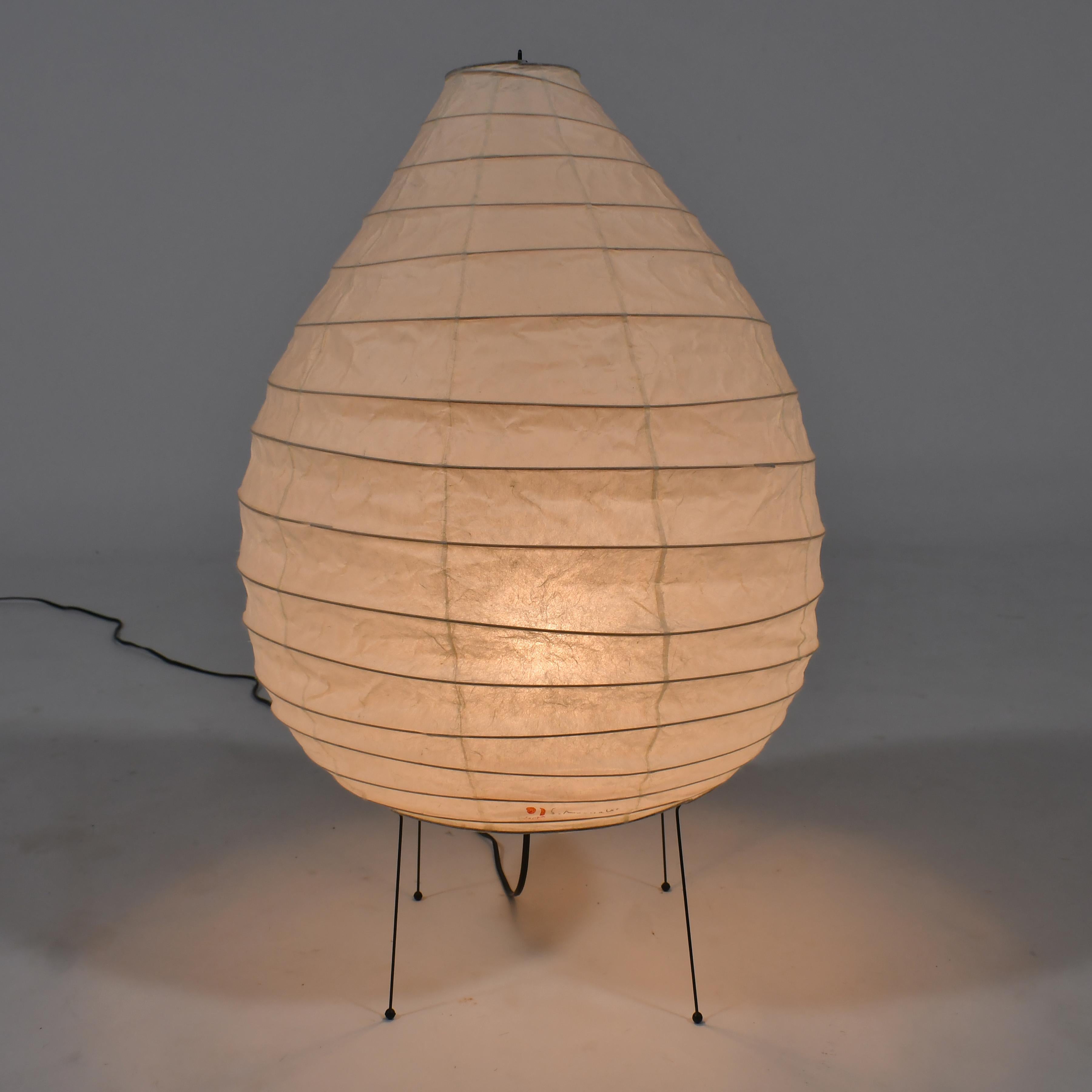 Japanese Isamu Noguchi 22N Akari Light Sculpture For Sale