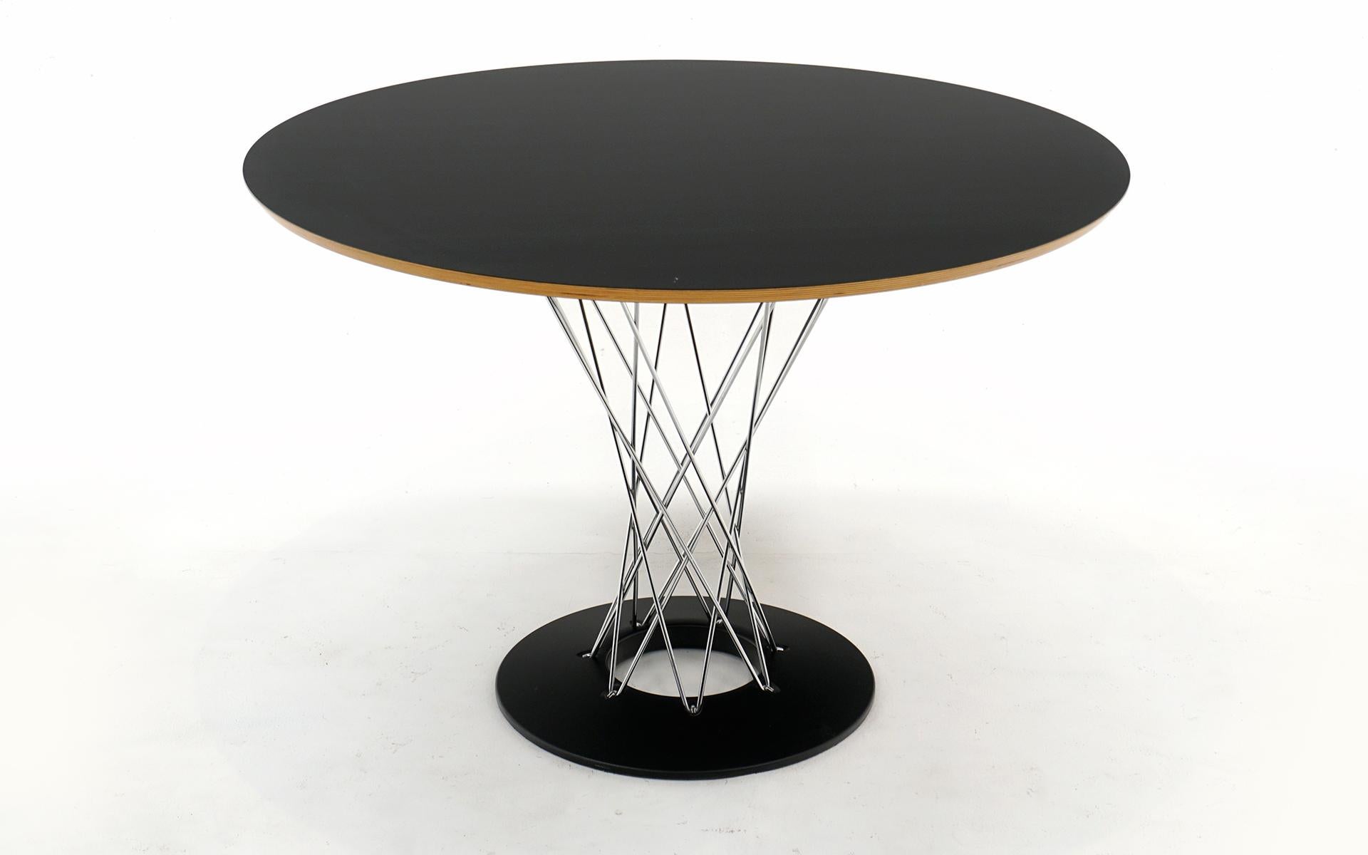 Table de salle à manger Cyclone en stratifié noir et chrome d'Isamu Noguchi, signée Bon état à Kansas City, MO