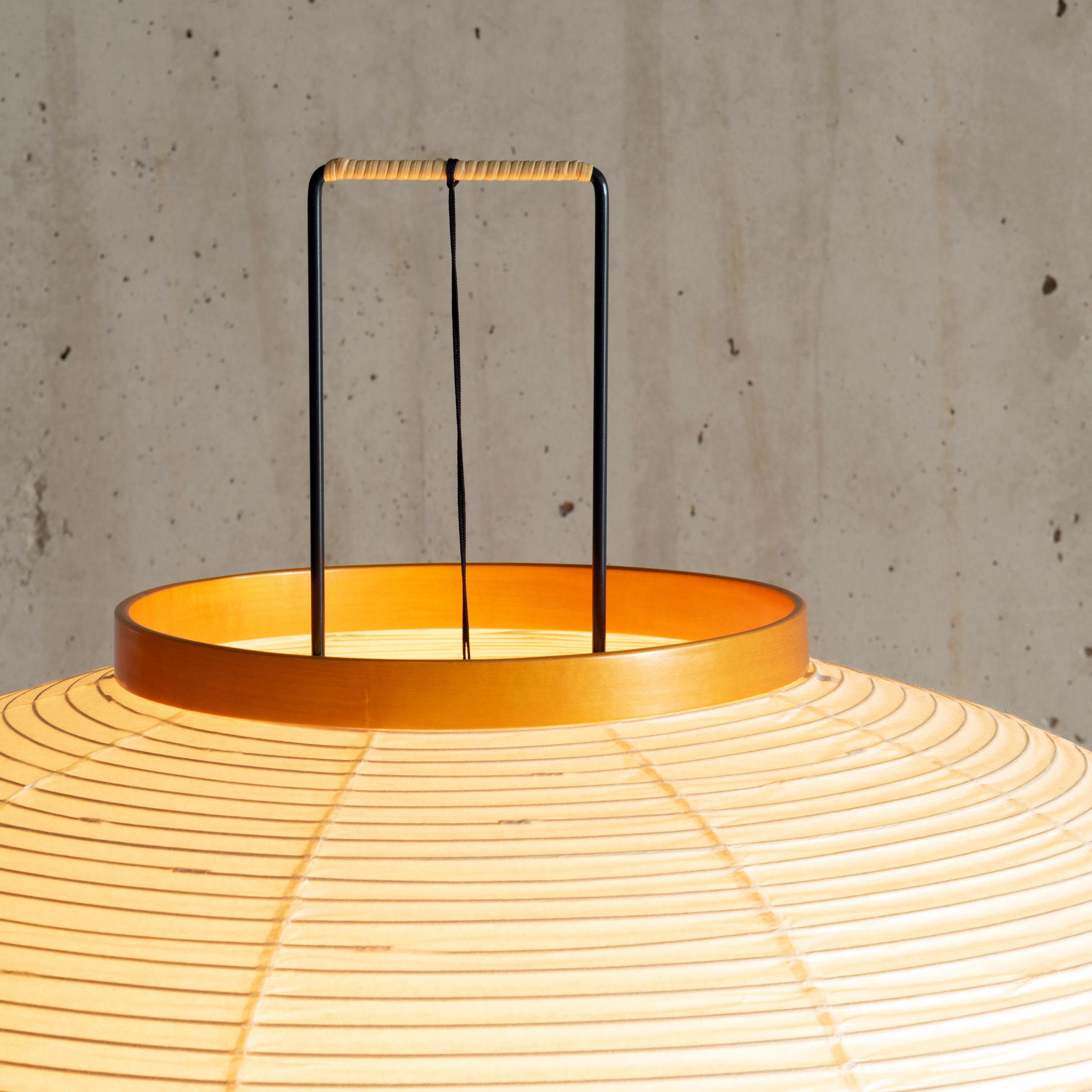 Isamu Noguchi Akari 10A floor lamp in Washi Paper and Bamboo by Ozeki In Excellent Condition In Amsterdam, NL