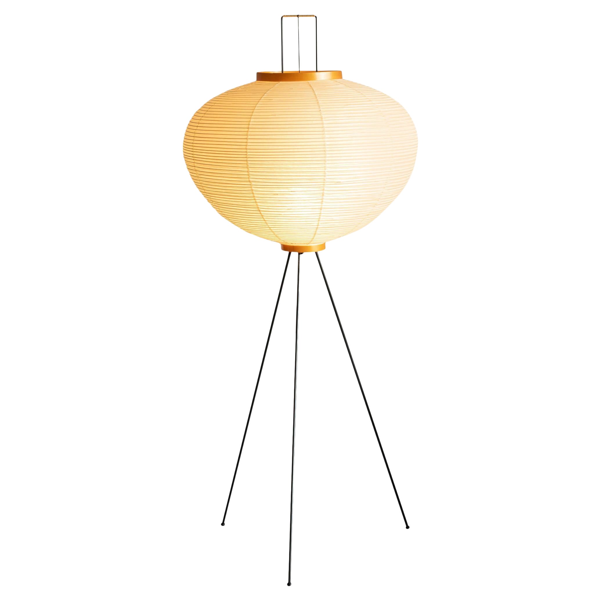 Isamu Noguchi Akari 10A Floor Lamp in Washi Paper and Bamboo by Ozeki