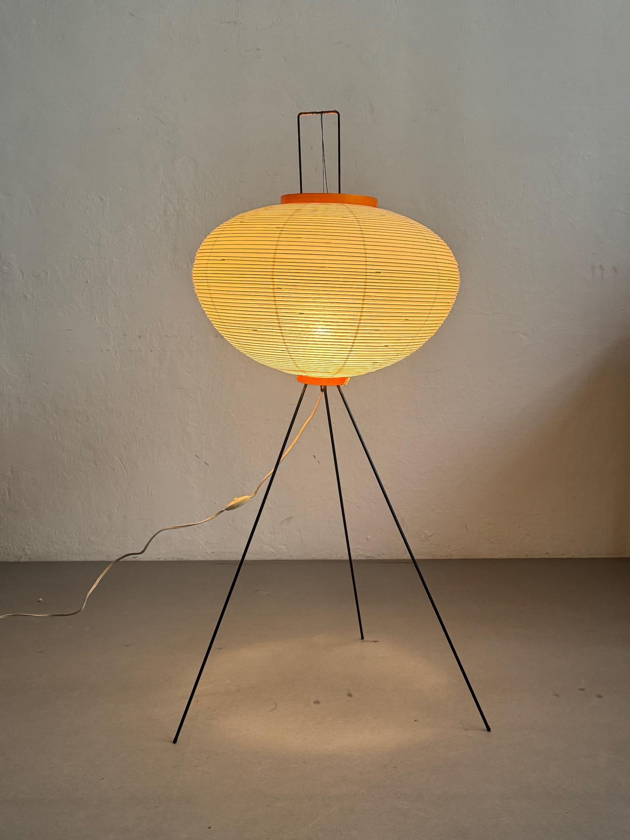 Lámpara de pie de papel Isamu Noguchi Akari 10A Japonés en venta