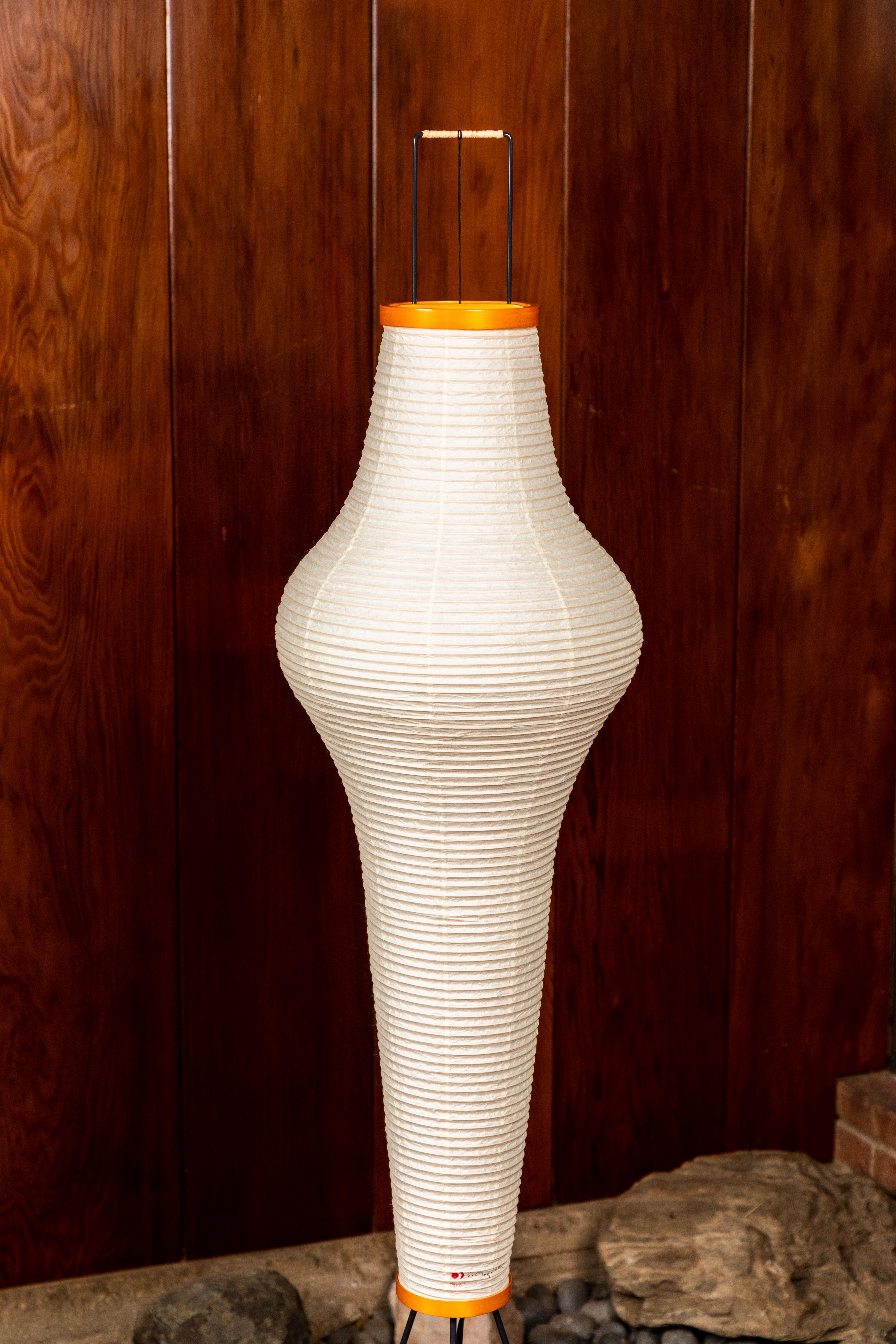 Isamu Noguchi Model 14A Akari Light Sculpture In Excellent Condition For Sale In Glendale, CA