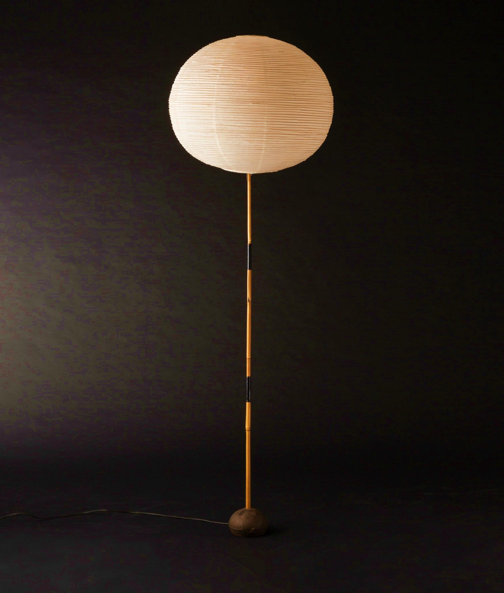 Isamu Noguchi. Akari 45A / BB3. 1st edition. Ozeki, Japan. 1951 In Fair Condition For Sale In Lille, Hauts-de-France