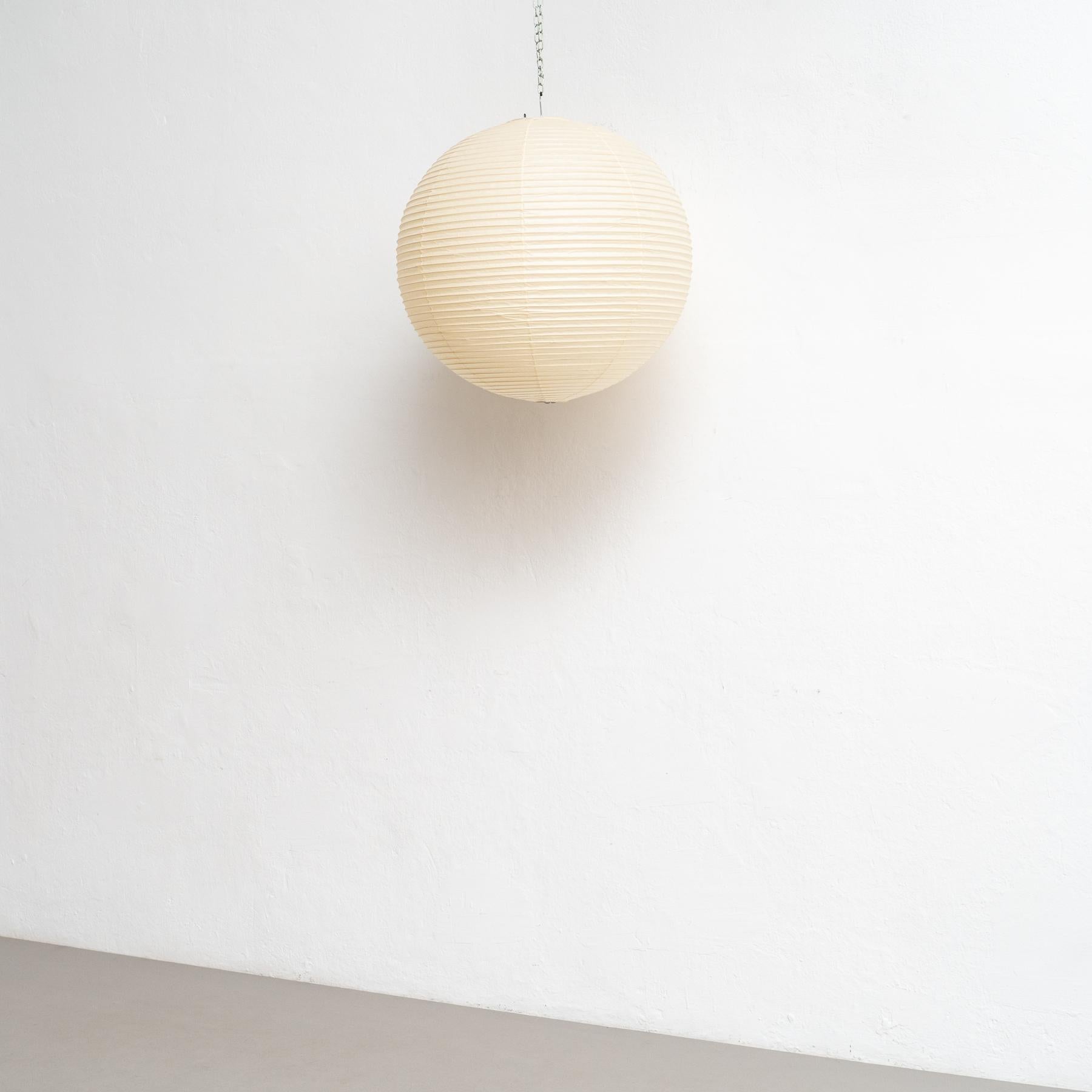 Mid-Century Modern Isamu Noguchi Akari 55A lampe à suspension : L'Elegance Japonaise Timeless en vente