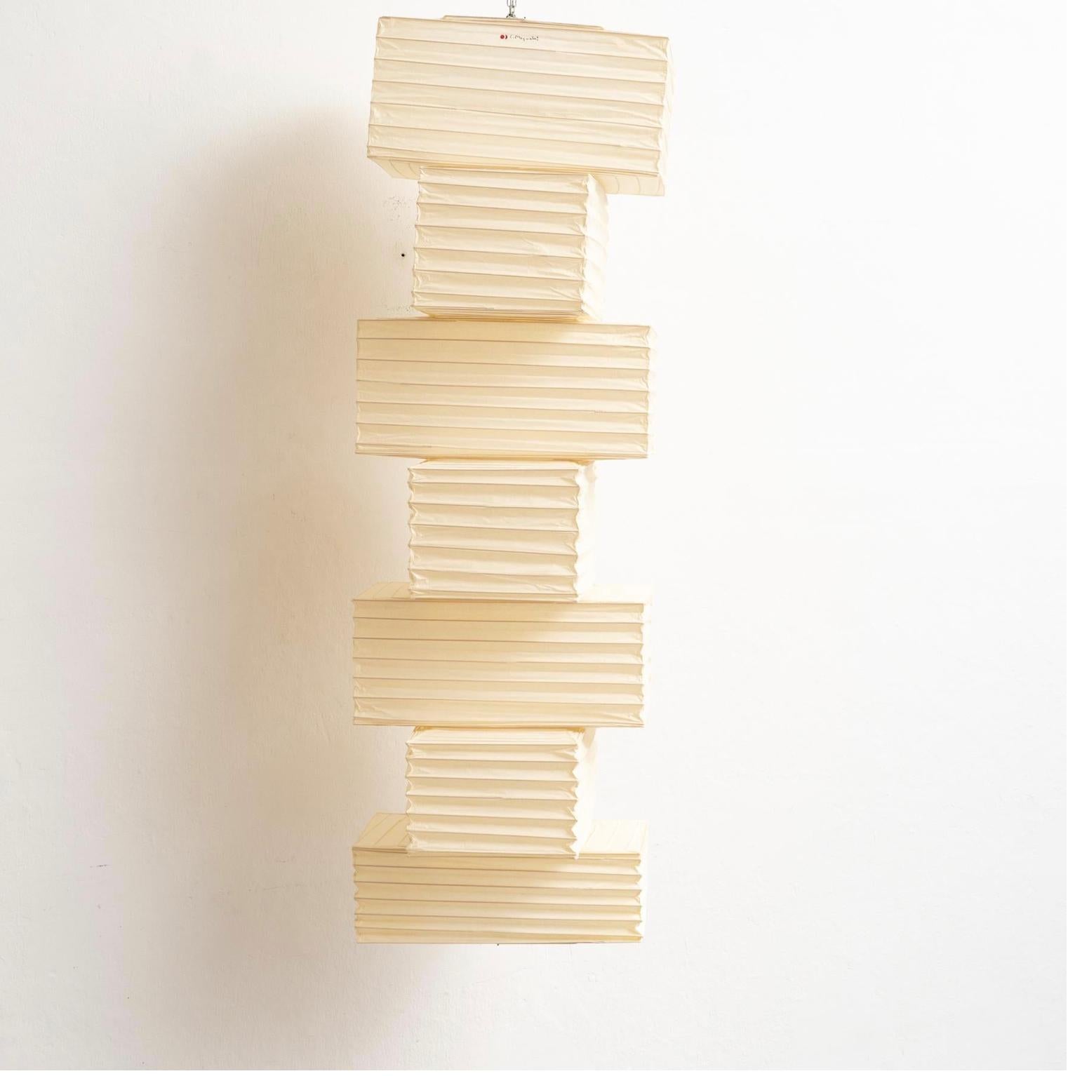 Isamu Noguchi Akari Ceiling Lamp 36N: A Masterpiece of Light and Design For Sale 3