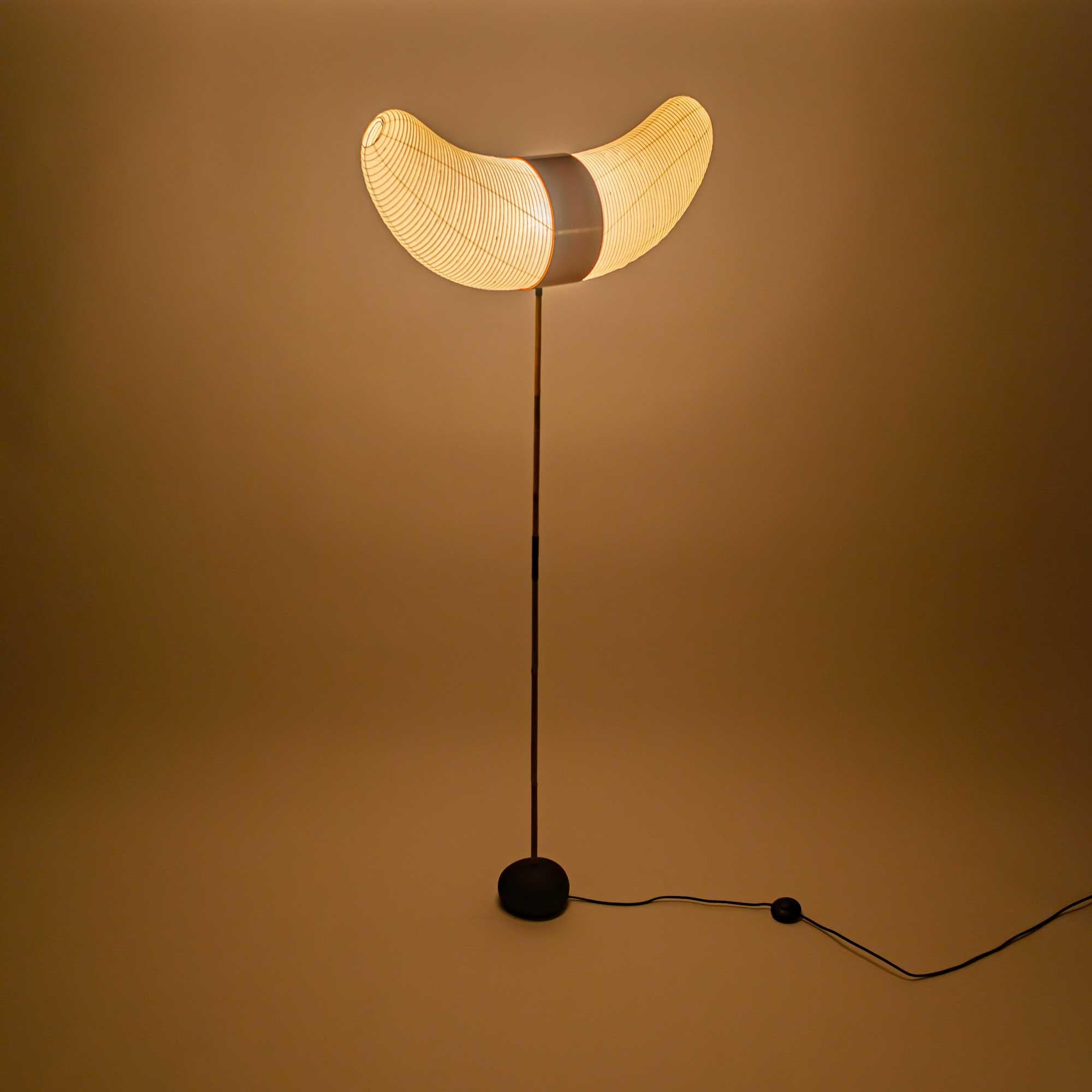 Isamu Noguchi Lámpara de pie Akari BB3-33S Japonés en venta
