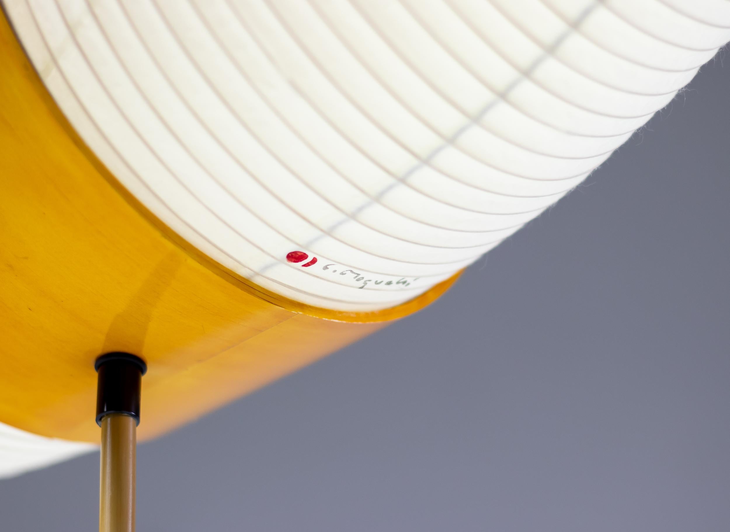Isamu Noguchi Akari Floor Lamp BB3-33S In Excellent Condition For Sale In Dronten, NL
