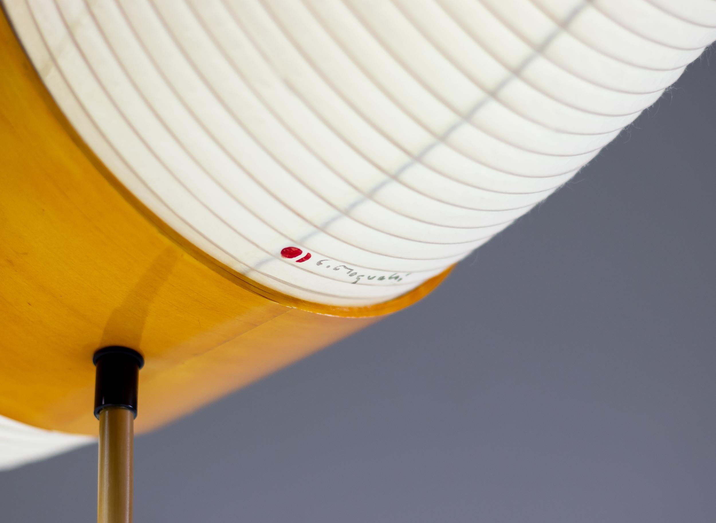 Isamu Noguchi Akari: Stehlampe BB3-33S im Zustand „Gut“ im Angebot in Dronten, NL