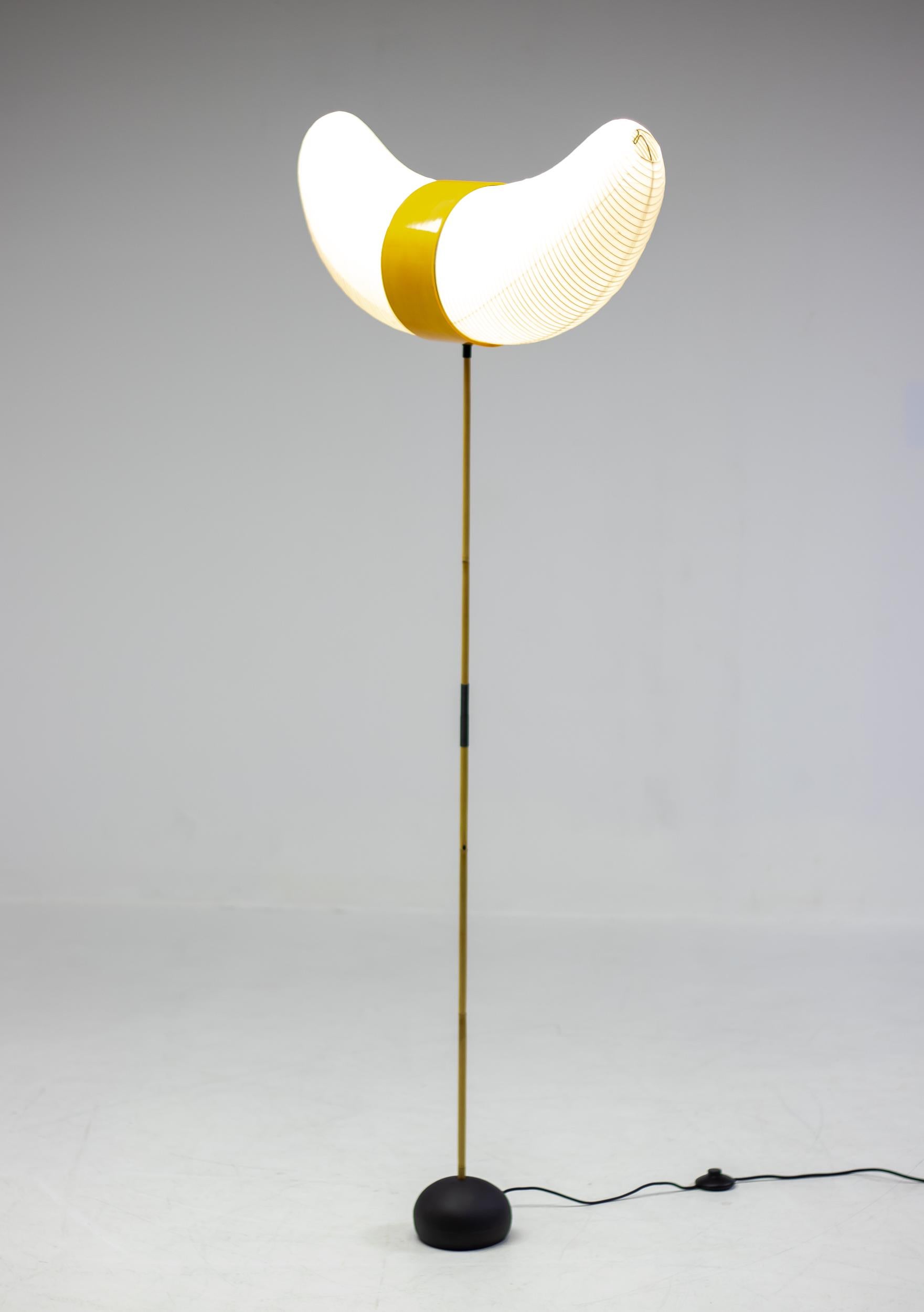 Bamboo Isamu Noguchi Akari Floor Lamp BB3-33S For Sale