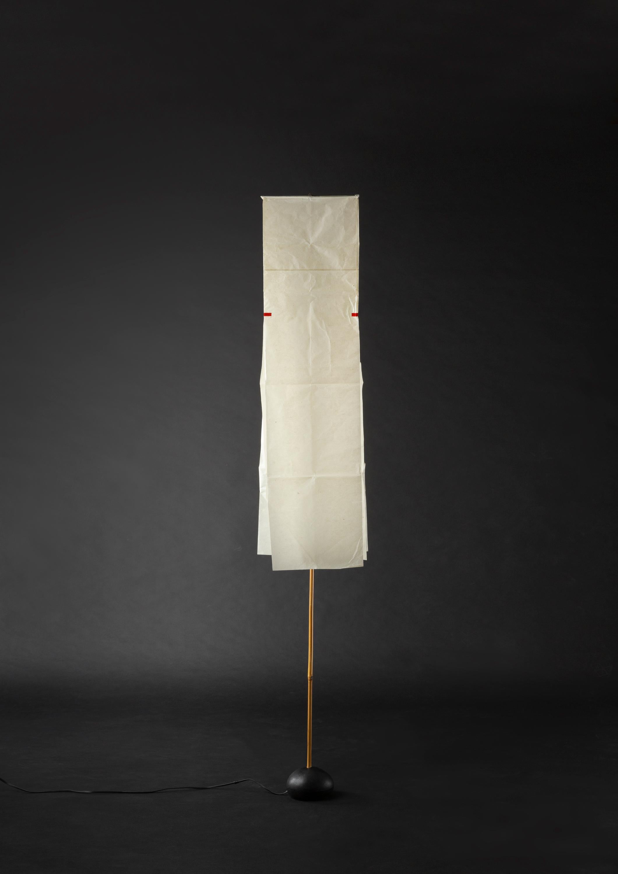 An Akari model « L1 » on « BB3 » base by Isamu Noguchi
Original shade in washi & red adhesive tapes
Structure in black lacquered metal & pebble base in cast iron and bamboo stem
Hand-made form realized by Ozeki Company, Gifu, Japan
Series