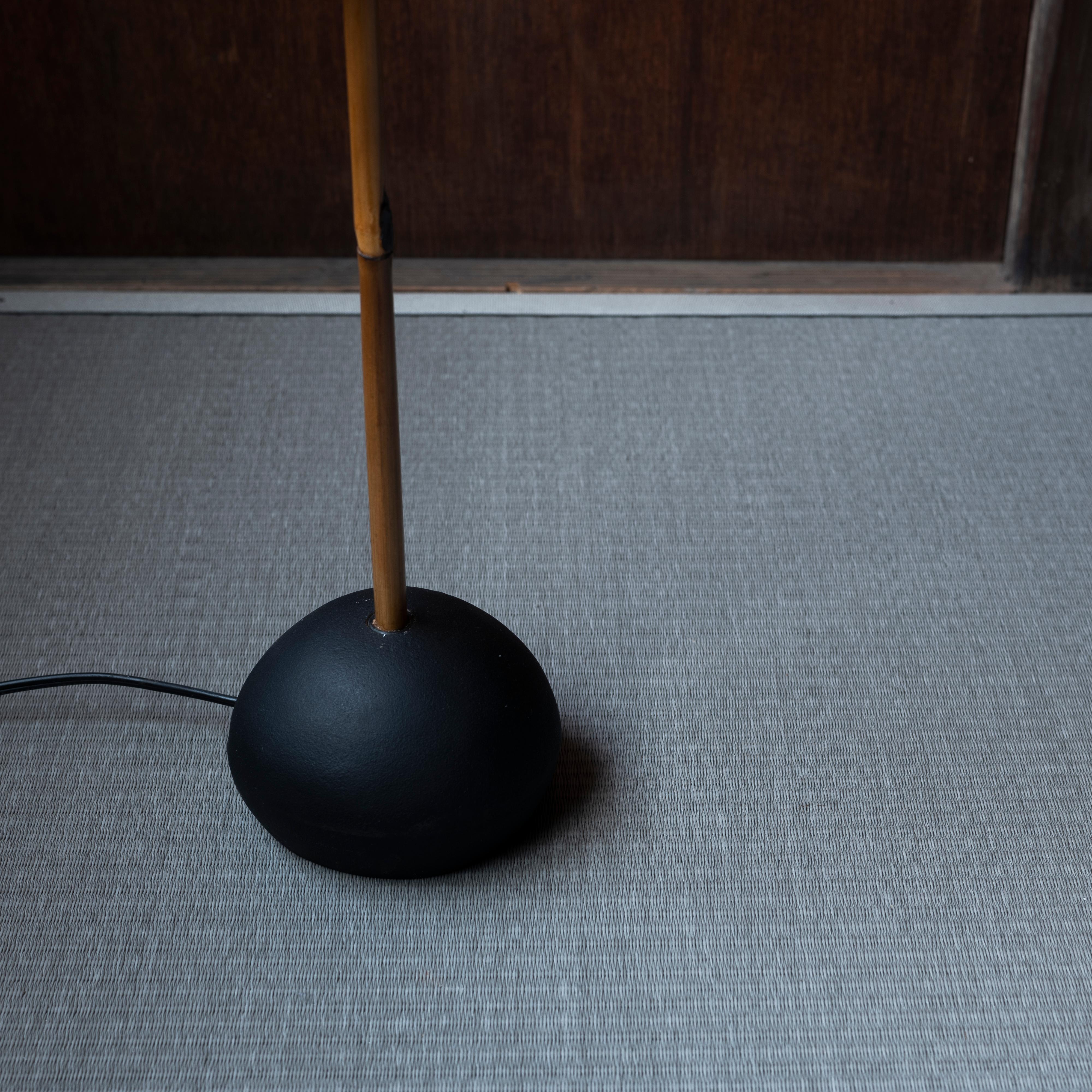 Milieu du XXe siècle Lampe « AKARI » d'Isamu Noguchi avec support en bambou 'BB', années 1960