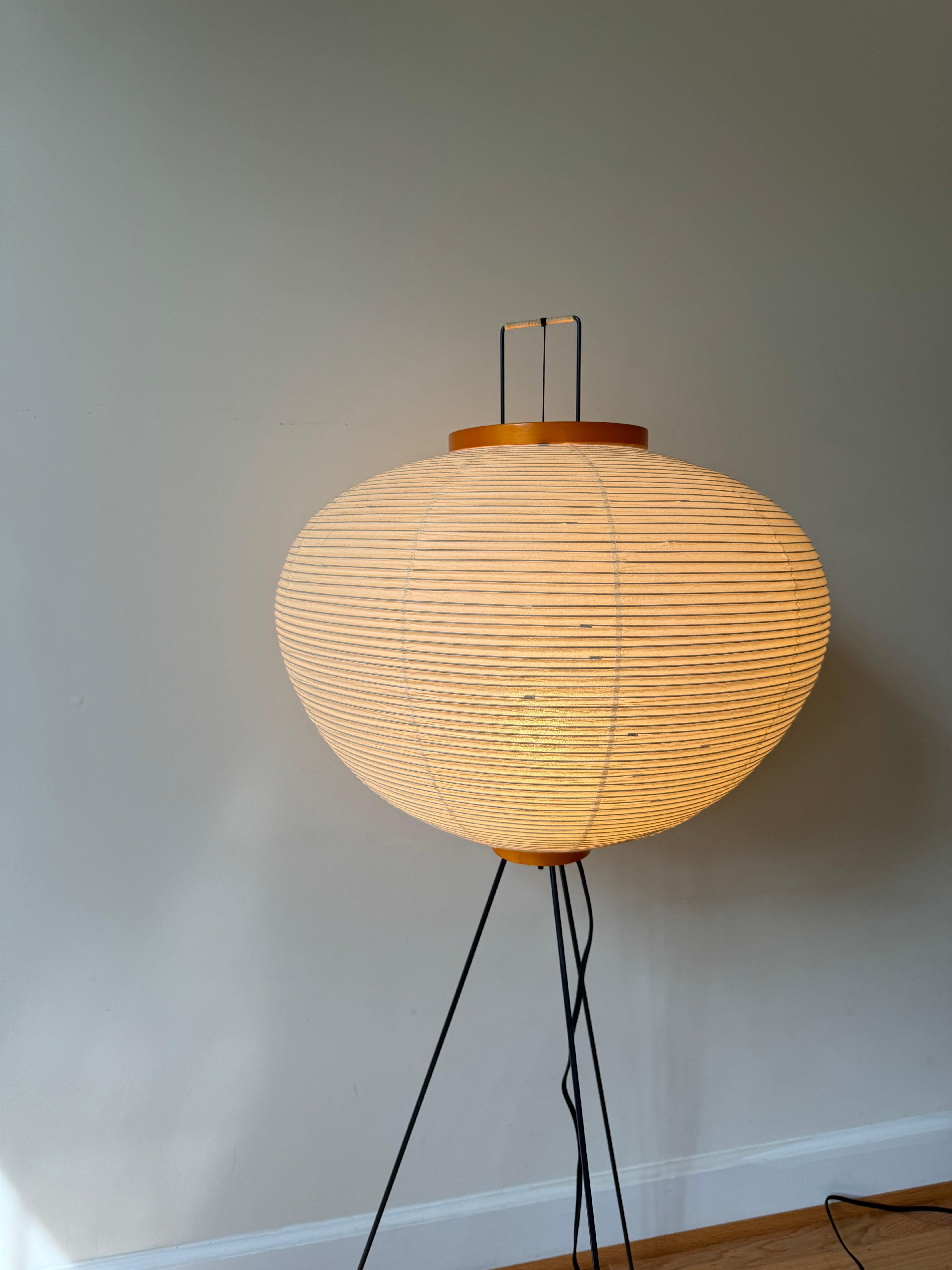 Isamu Noguchi Akari Light Sculpture, Model 10A Floor Lamp For Sale 4