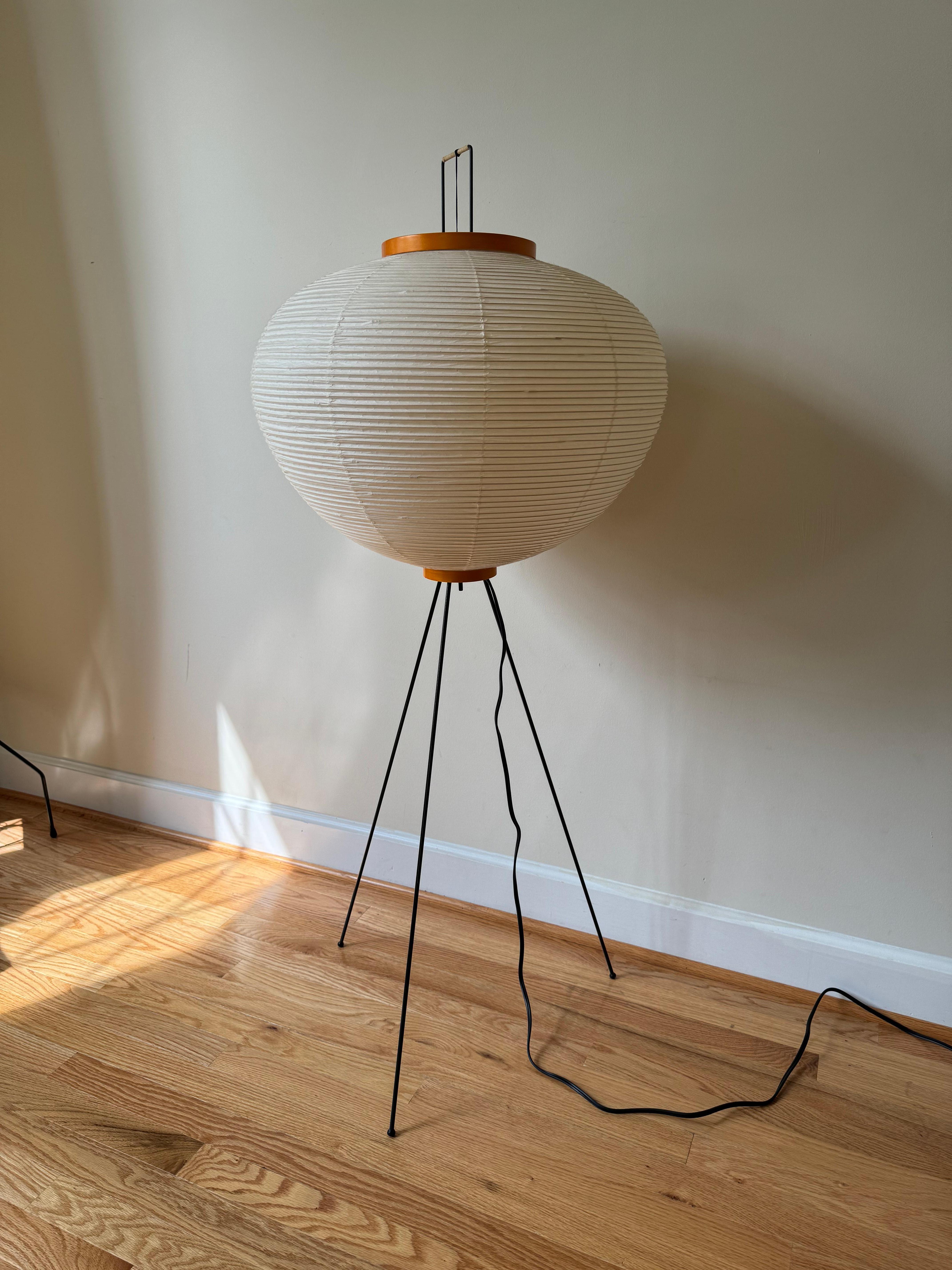 Japanese Isamu Noguchi Akari Light Sculpture, Model 10A Floor Lamp For Sale