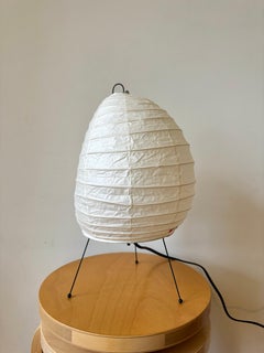 Isamu Noguchi Akari Light Sculpture, Model 1N Table Lamp