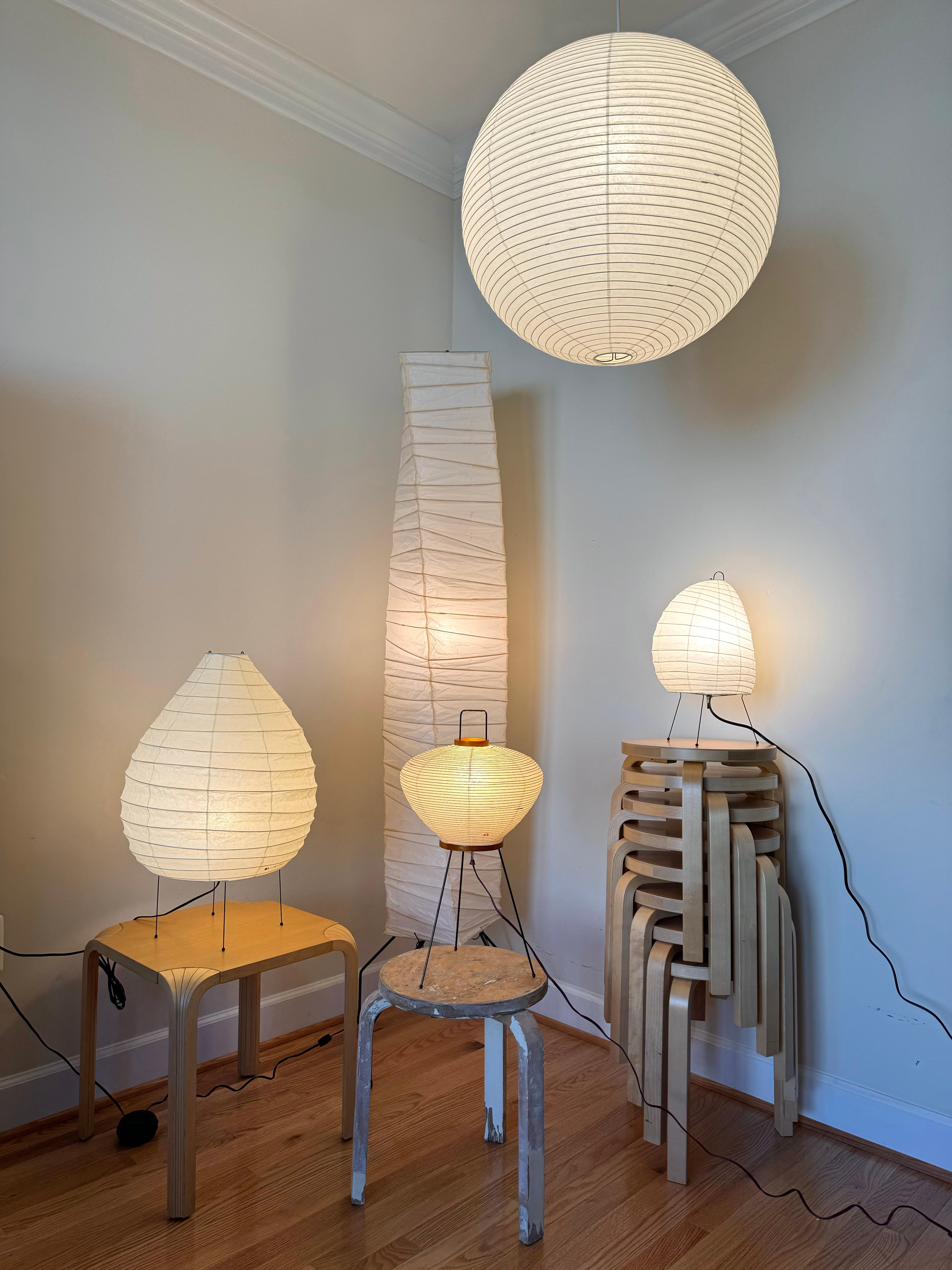 Isamu Noguchi Akari Light Sculpture, Model 22N Table Lamp For Sale 11