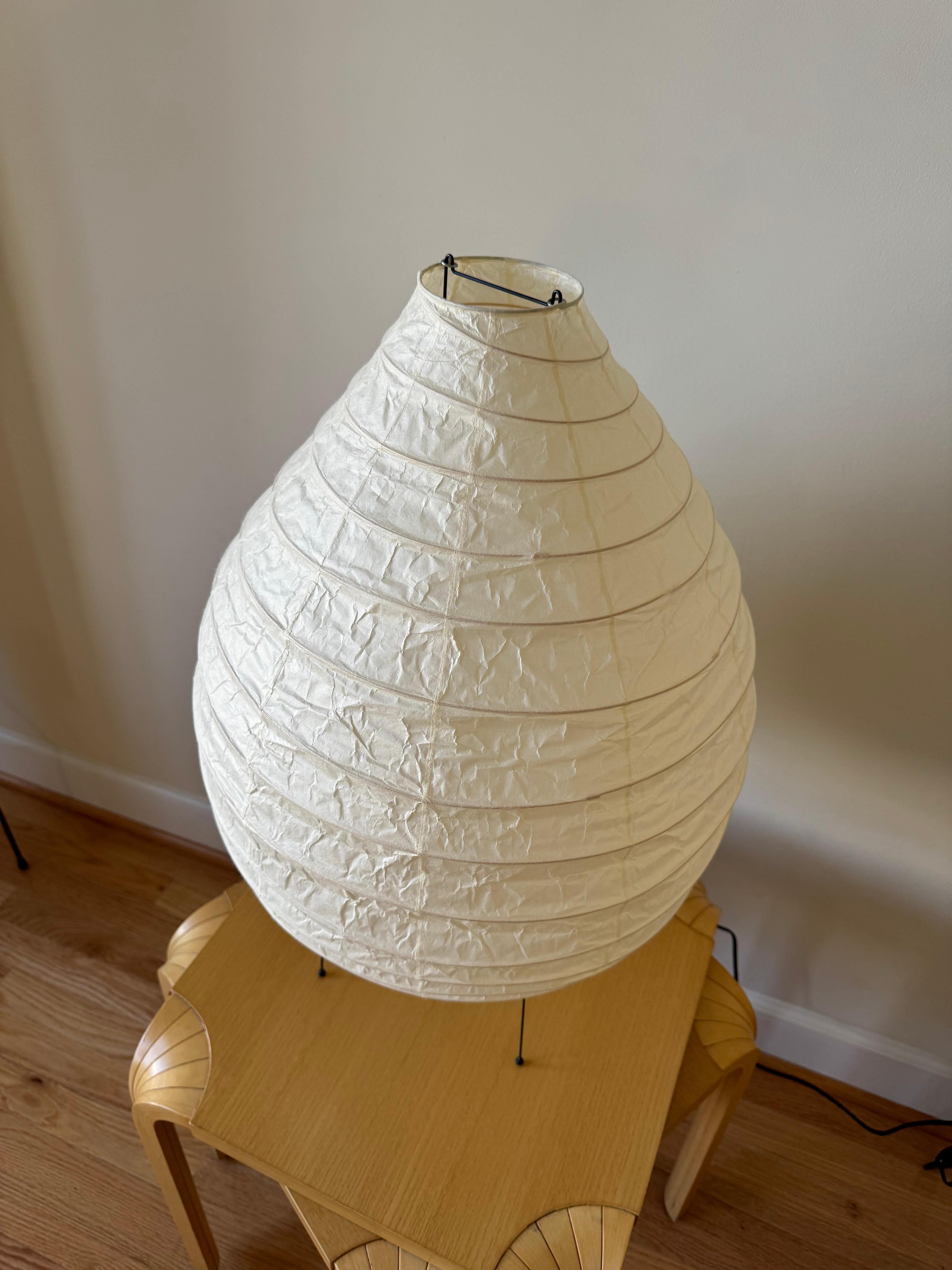 Japanese Isamu Noguchi Akari Light Sculpture, Model 22N Table Lamp