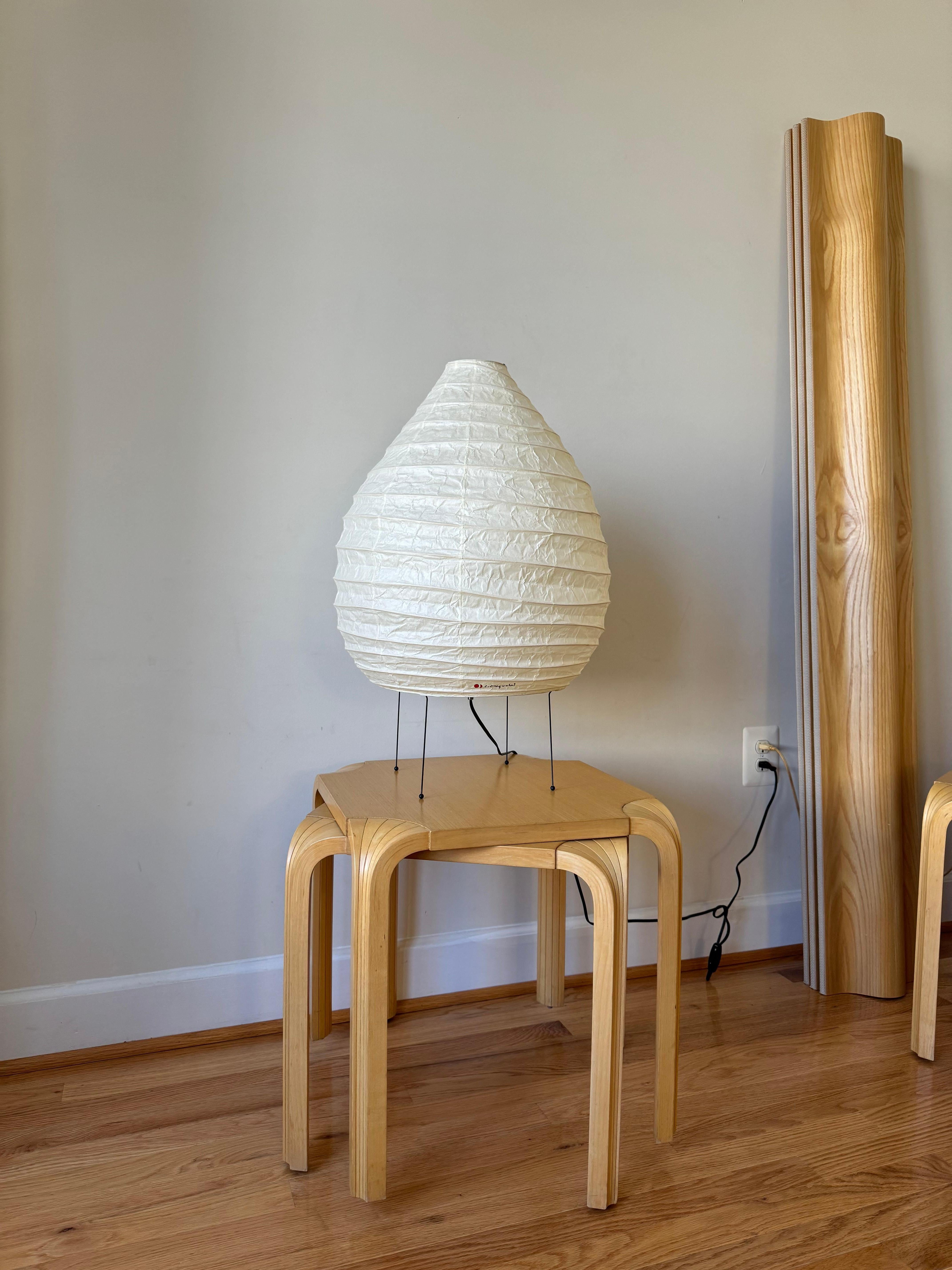 Mid-20th Century Isamu Noguchi Akari Light Sculpture, Model 22N Table Lamp For Sale
