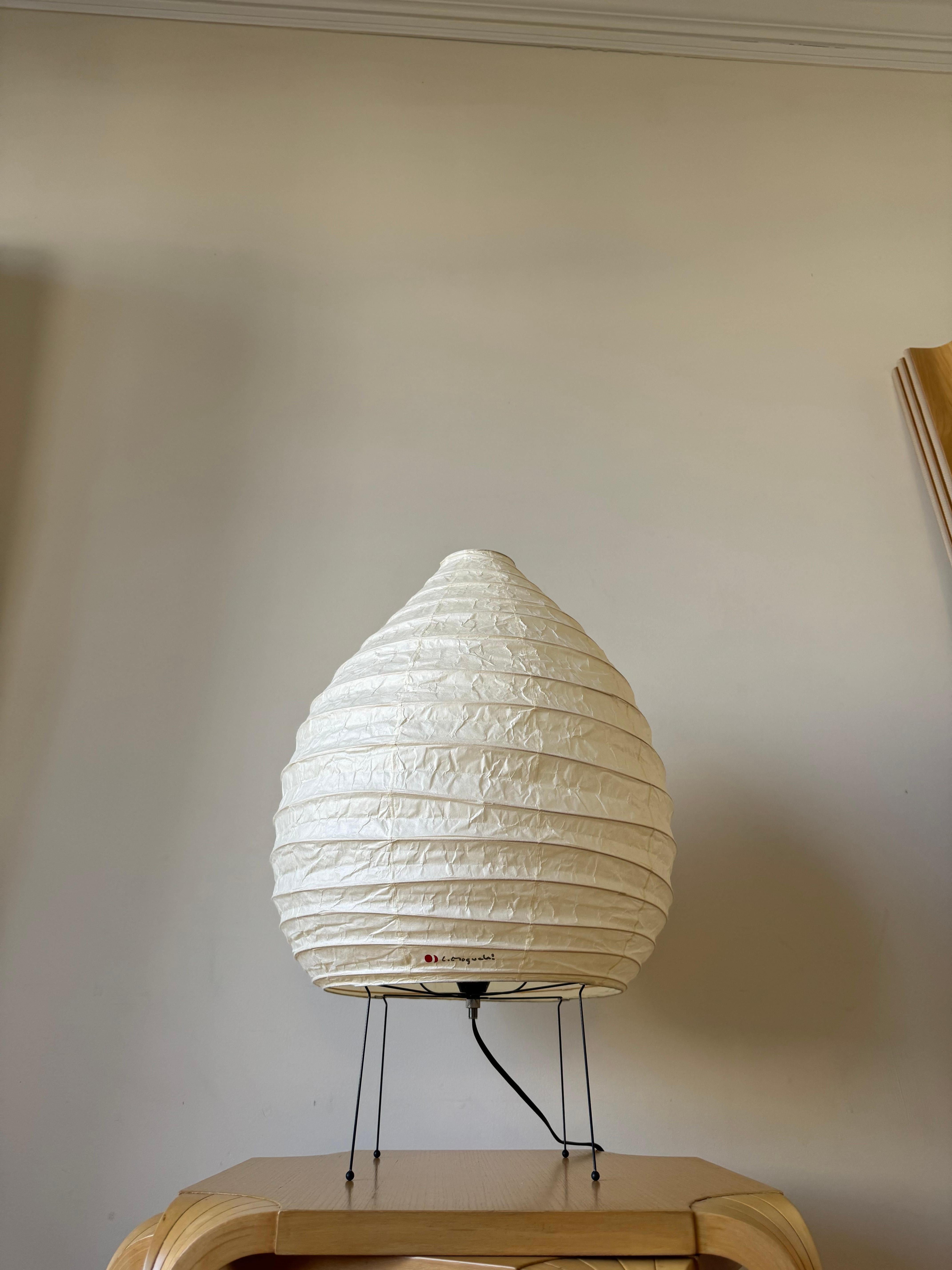 Isamu Noguchi Akari Light Sculpture, Model 22N Table Lamp For Sale 1