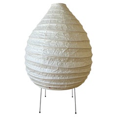 Isamu Noguchi Akari Light Sculpture, Model 22N Table Lamp