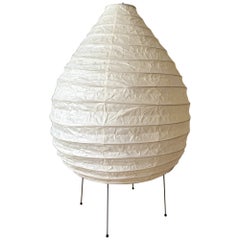 Isamu Noguchi Akari Light Sculpture, Model 22N Table Lamp