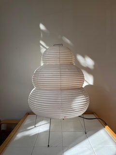 Lámpara de sobremesa Isamu Noguchi Akari Light Sculpture, Modelo 24N