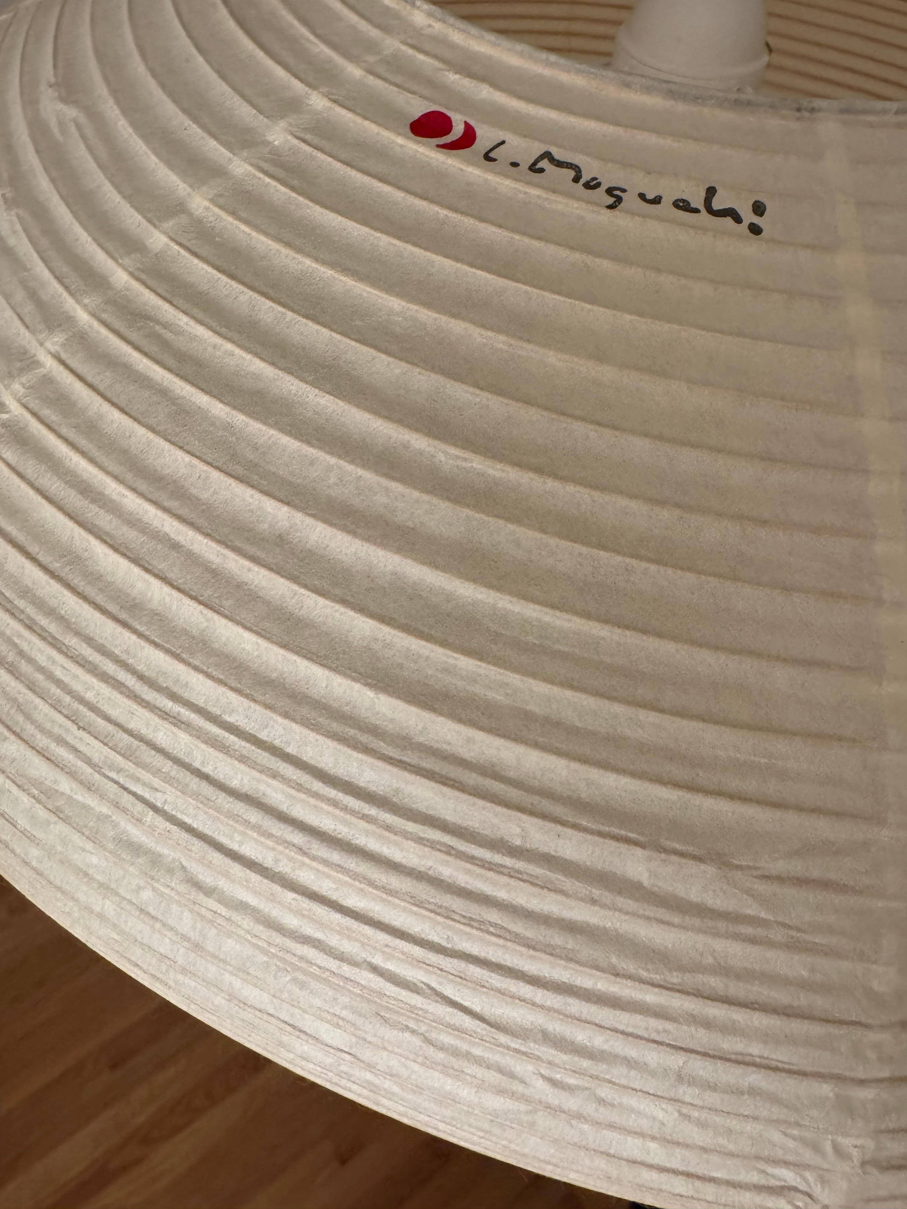 Mid-Century moderno Isamu Noguchi Akari Light Sculpture, Lampada da soffitto modello 26A in vendita