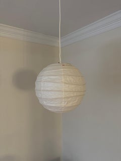 Isamu Noguchi Akari Light Sculpture, Lampada da soffitto modello 30D