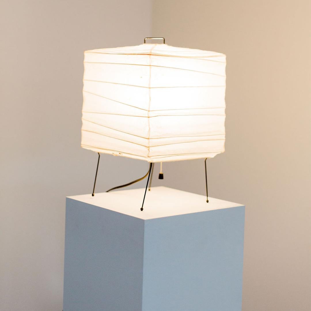 Isamu Noguchi Akari Lichtskulptur, Modell 3X (amerikanisch) im Angebot