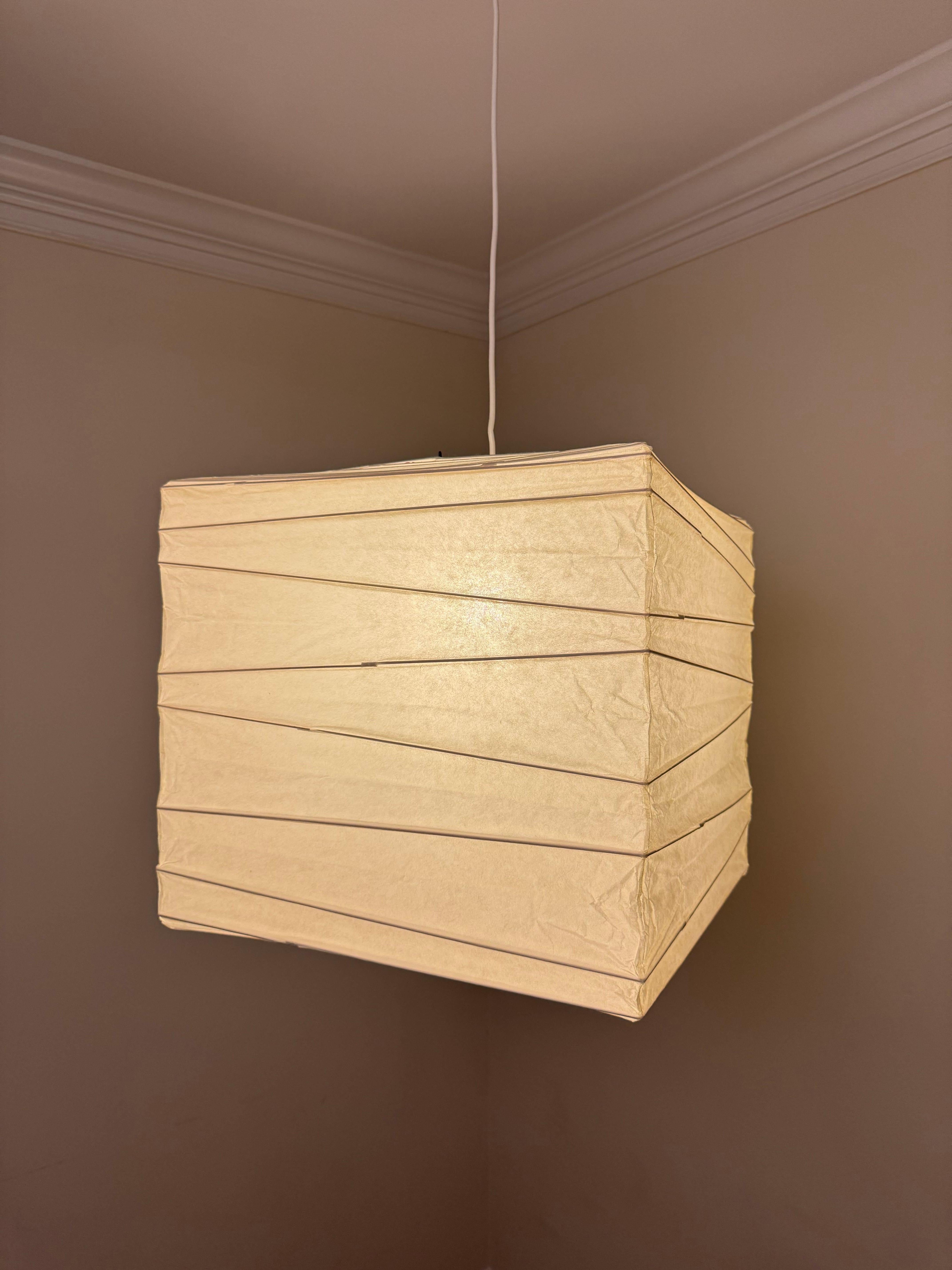 Mid-Century moderno Isamu Noguchi Akari Light Sculpture, Model 45X Ceiling Lamp in vendita