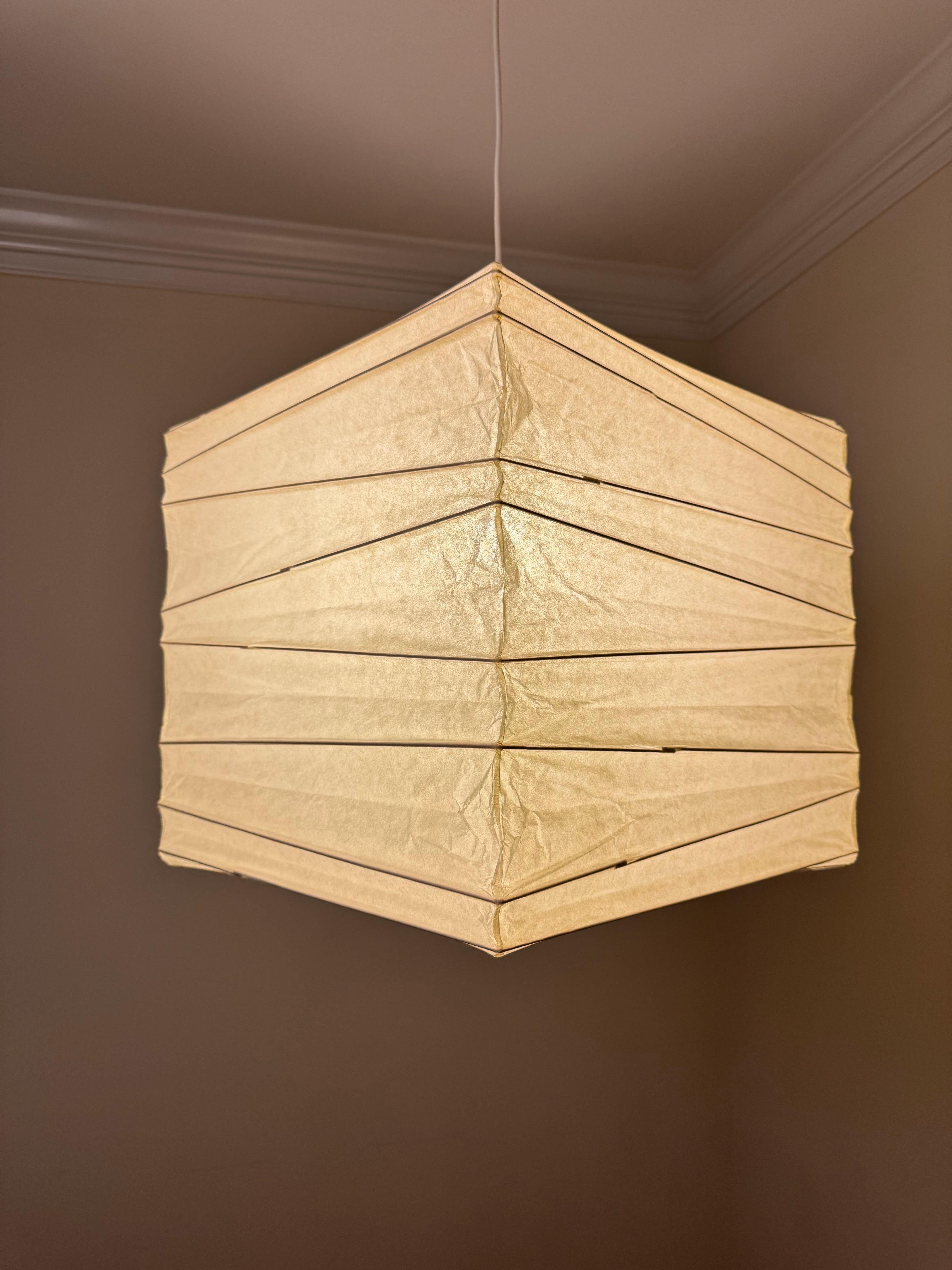 Isamu Noguchi Akari Light Sculpture, Model 45X Ceiling Lamp In condizioni ottime in vendita a Centreville, VA