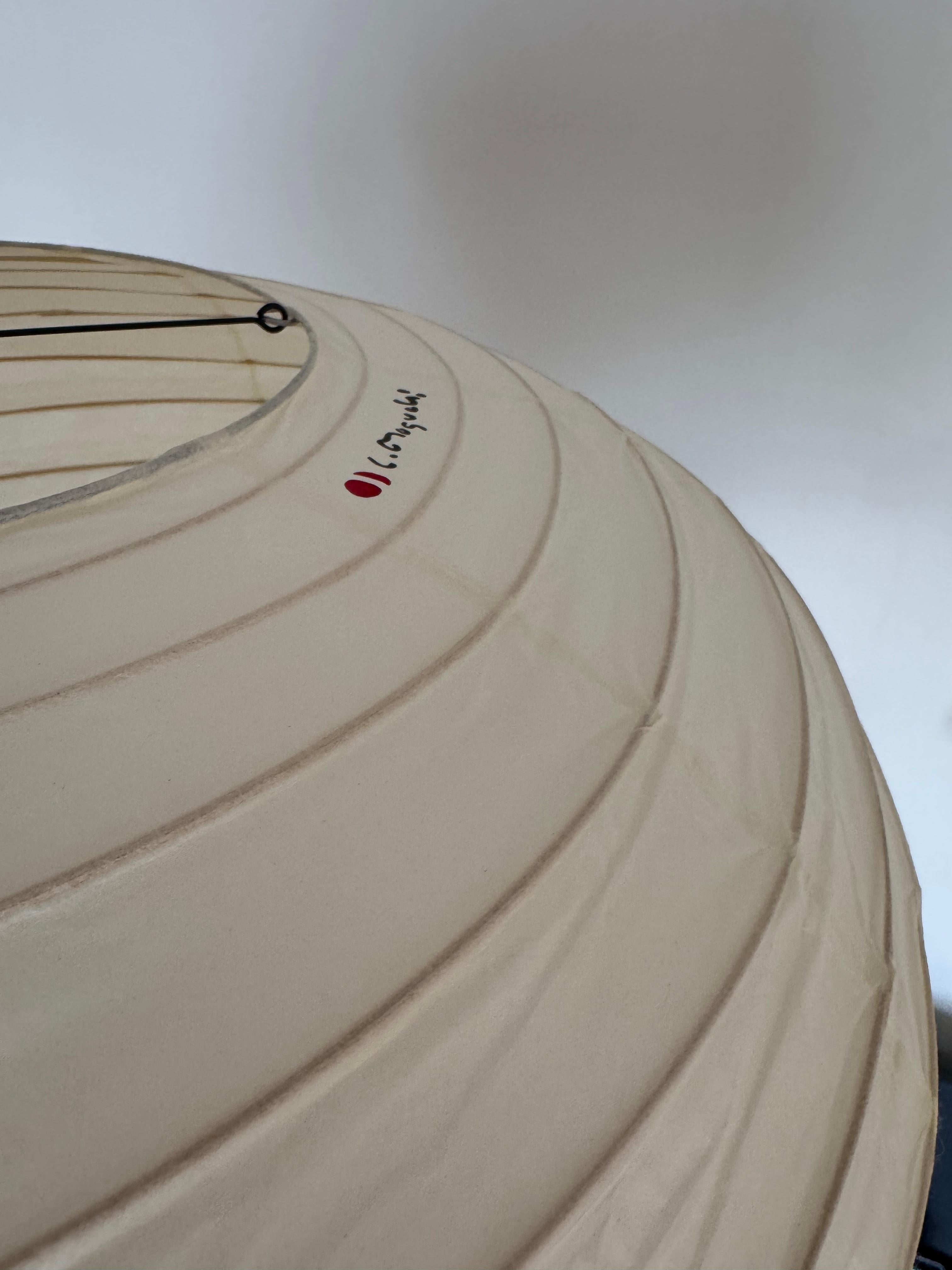 Isamu Noguchi Akari Light Sculpture, Lampada da soffitto modello 50EN 10