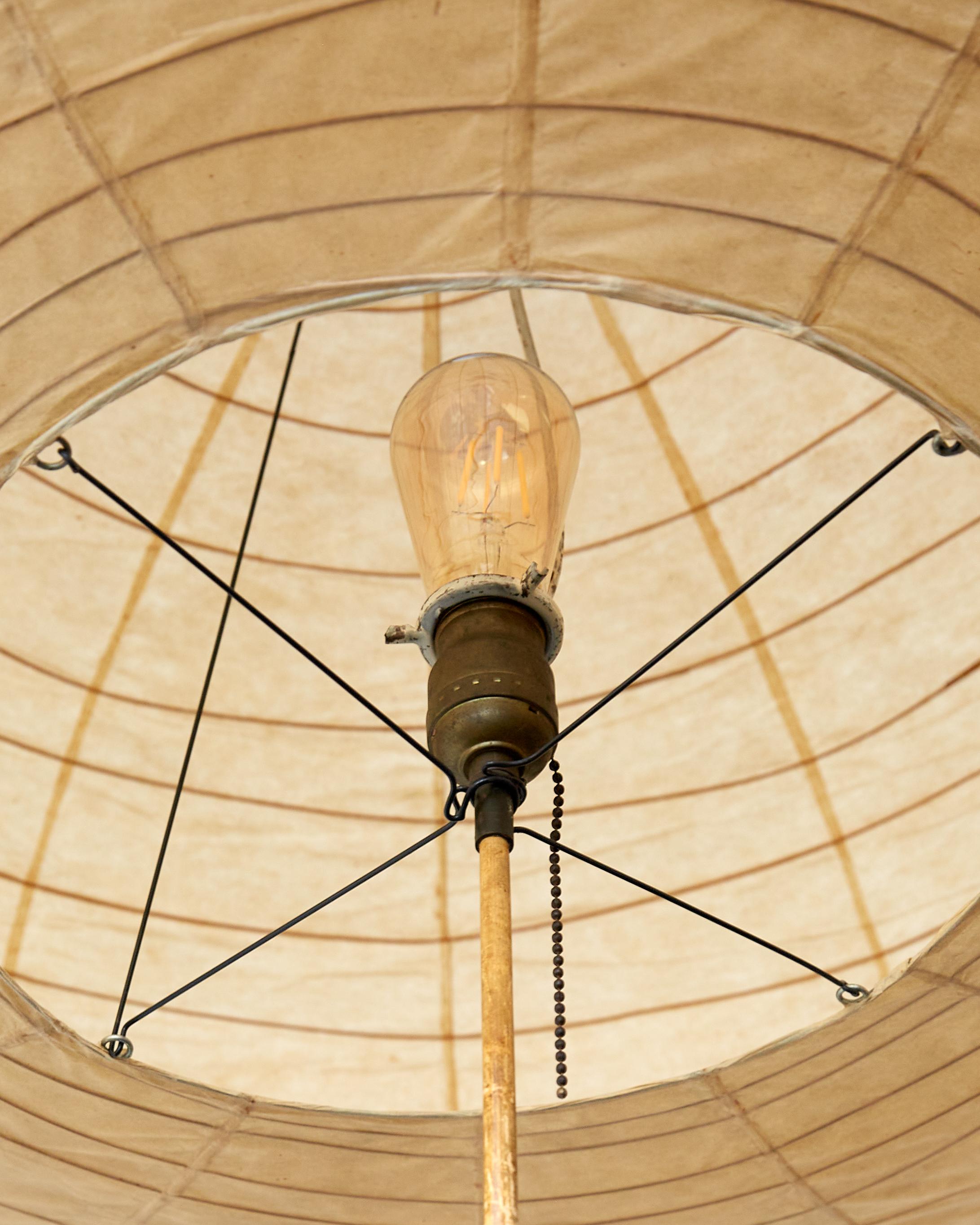 Sculpture lumineuse Isamu Noguchi Akari, modèle BB3/95EN Bon état - En vente à Brooklyn, NY