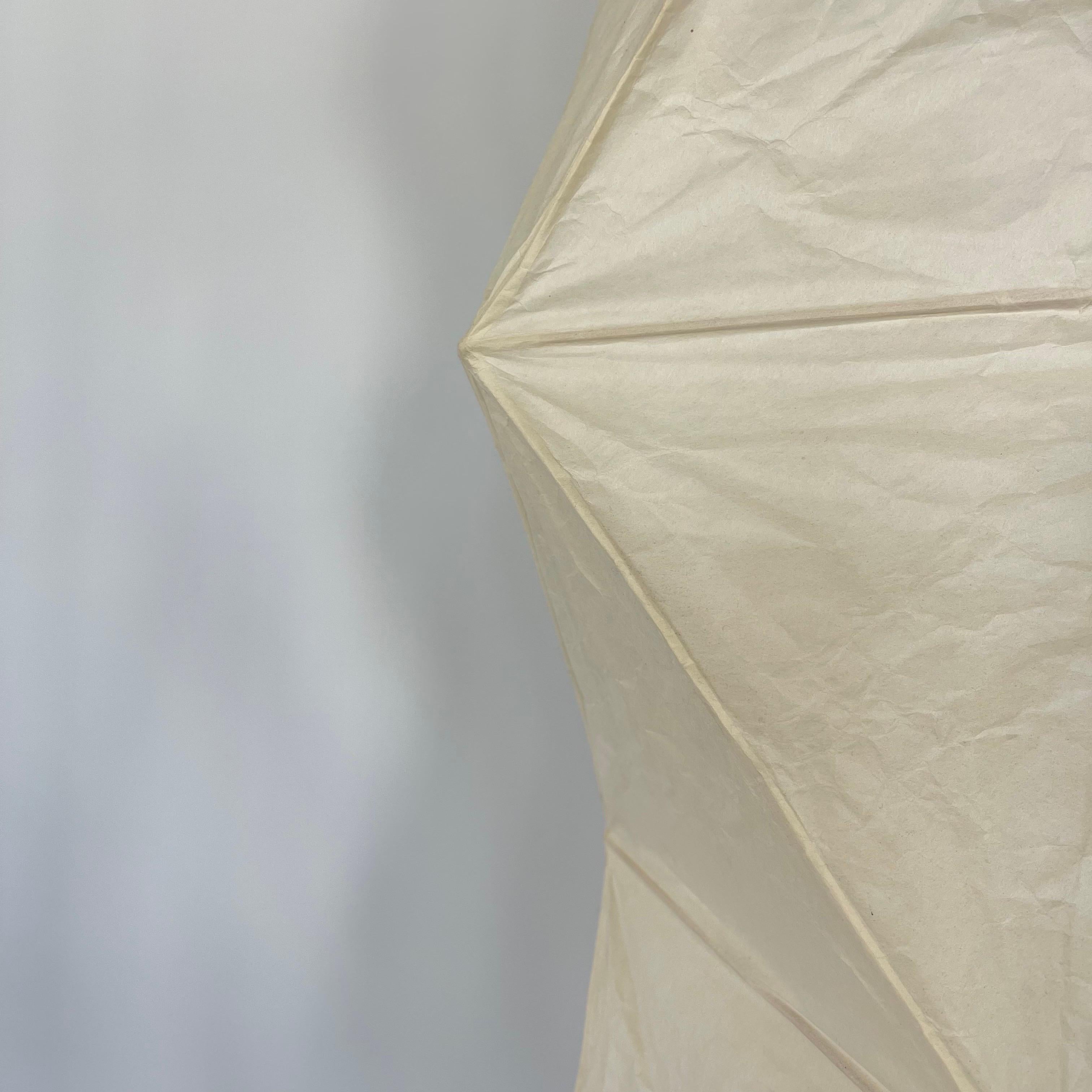 Lampadaire sculpté modèle UF4-L8 d'Isamu Noguchi Akari, Japon, 2021 en vente 5