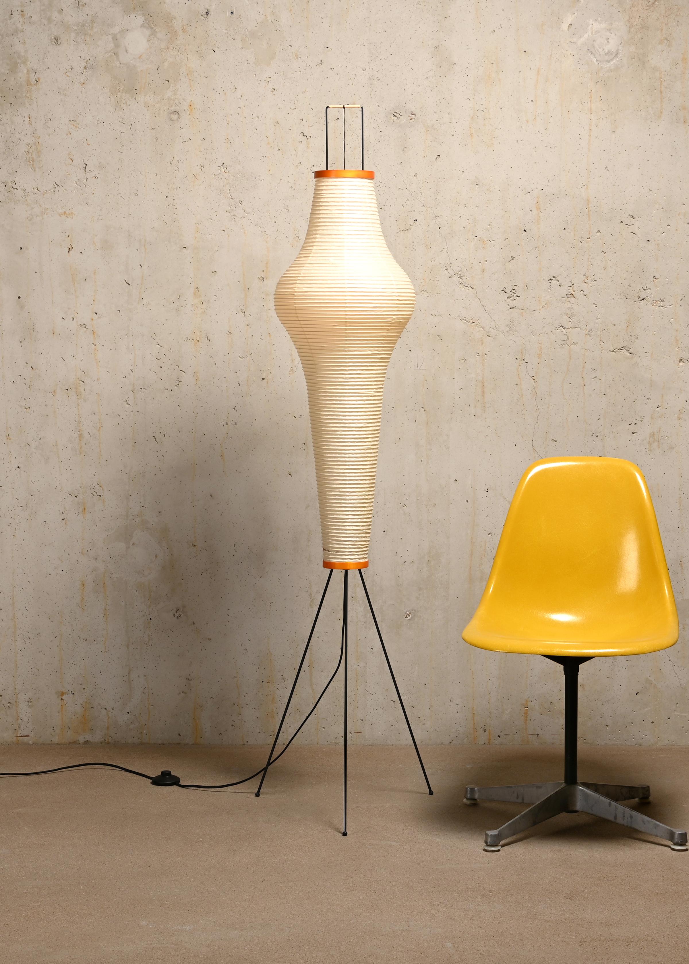 Mid-Century Modern Isamu Noguchi Akari Model 14A Light Sculpture in Washi Paper and Bamboo by Ozeki For Sale