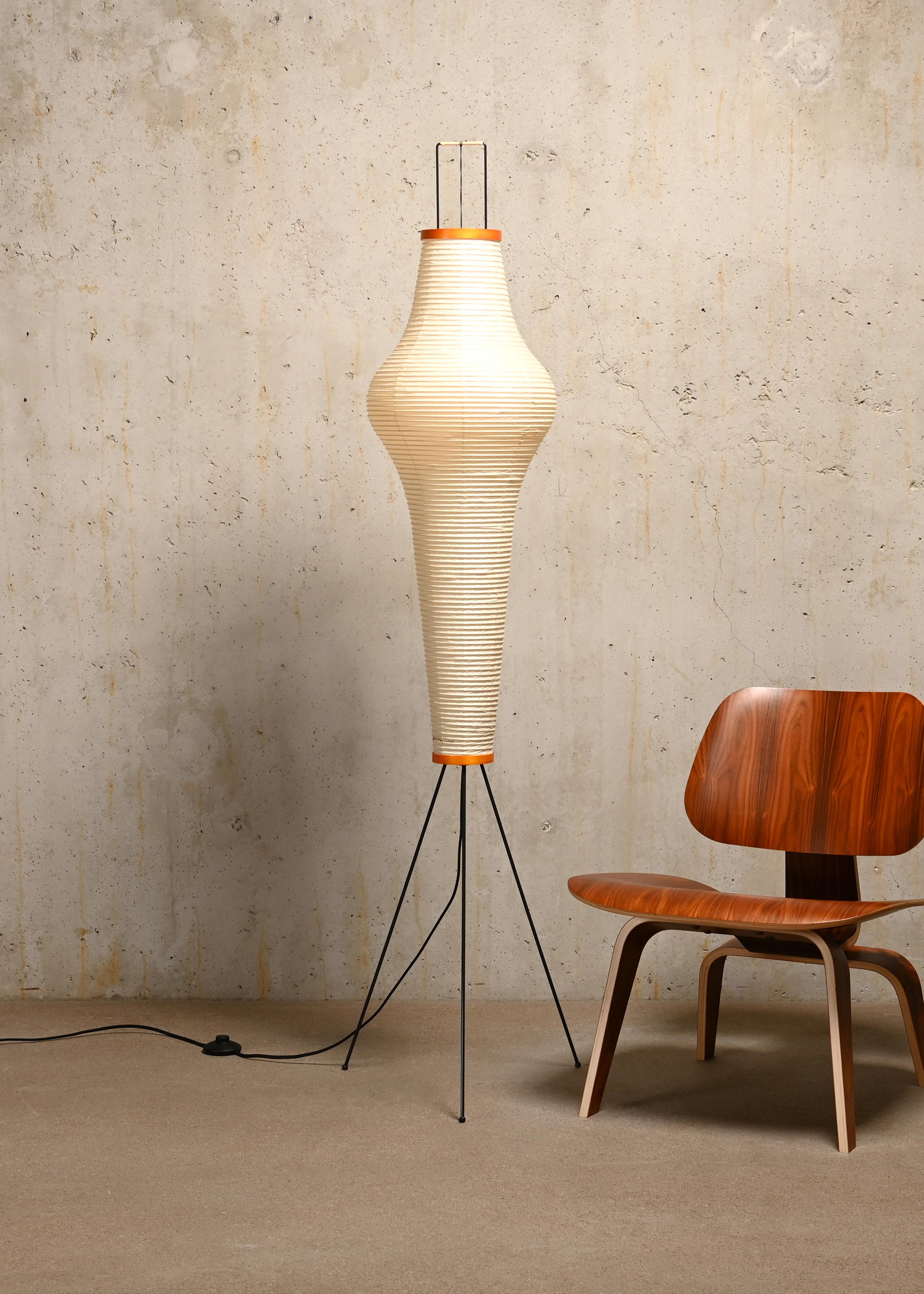 Japanese Isamu Noguchi Akari Model 14A Light Sculpture in Washi Paper and Bamboo by Ozeki For Sale