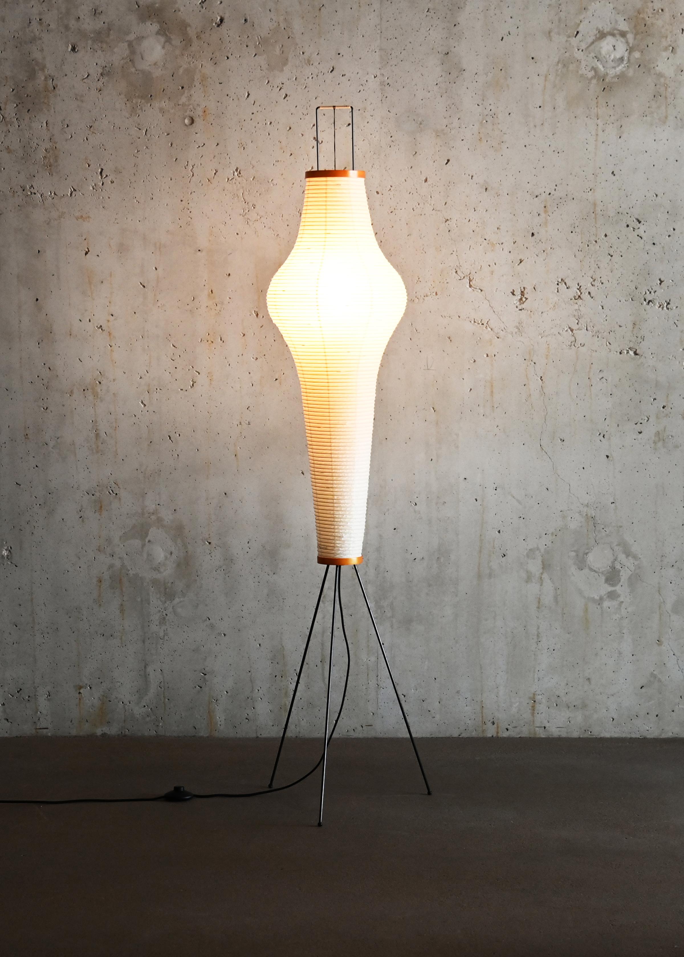 Mid-20th Century Isamu Noguchi Akari Model 14A Light Sculpture in Washi Paper and Bamboo by Ozeki For Sale