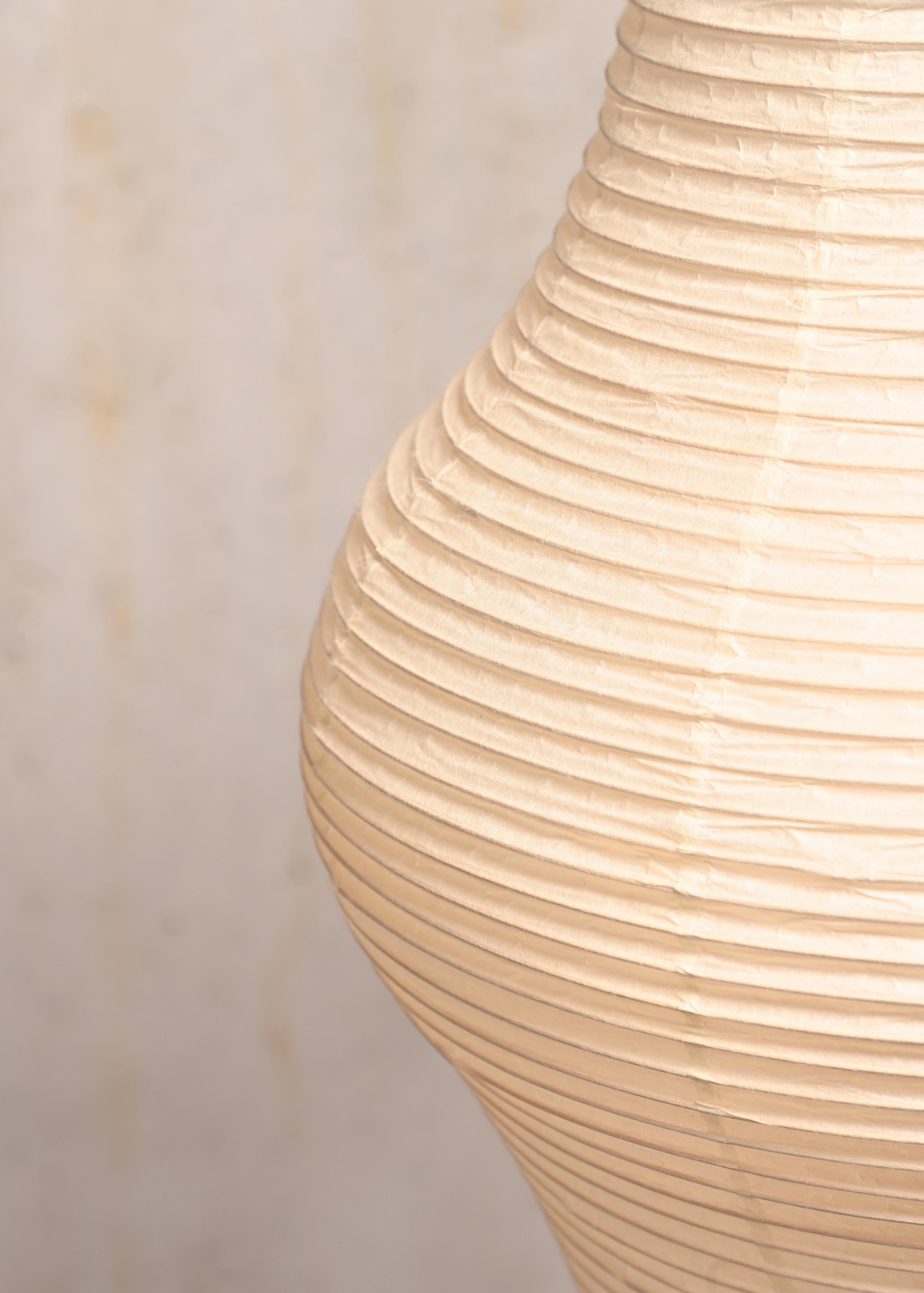 Isamu Noguchi Akari, Modell 14A, Lichtskulptur aus Washi-Papier und Bambus von Ozeki im Angebot 2