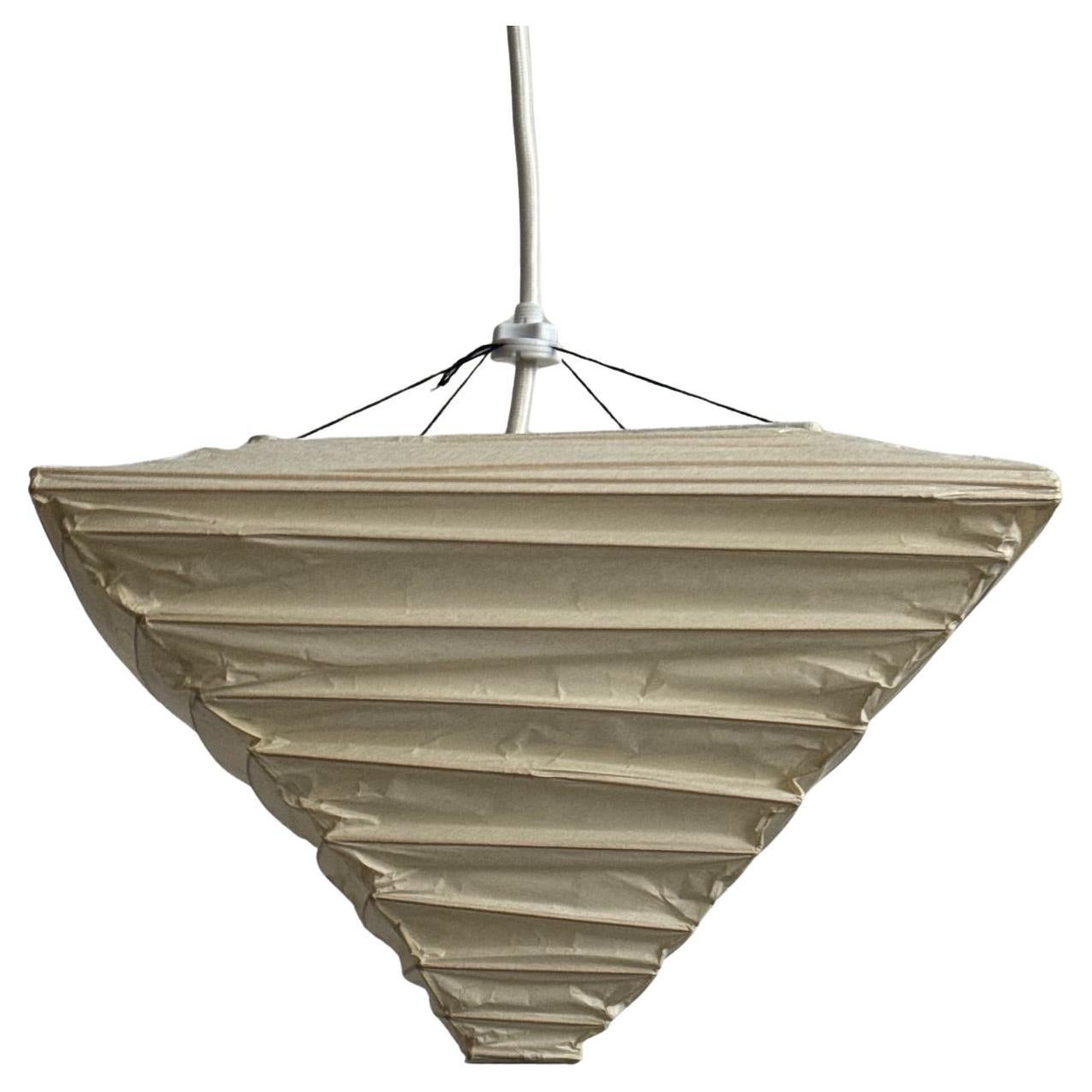 Lampada da soffitto in carta di Isamu Noguchi Akari