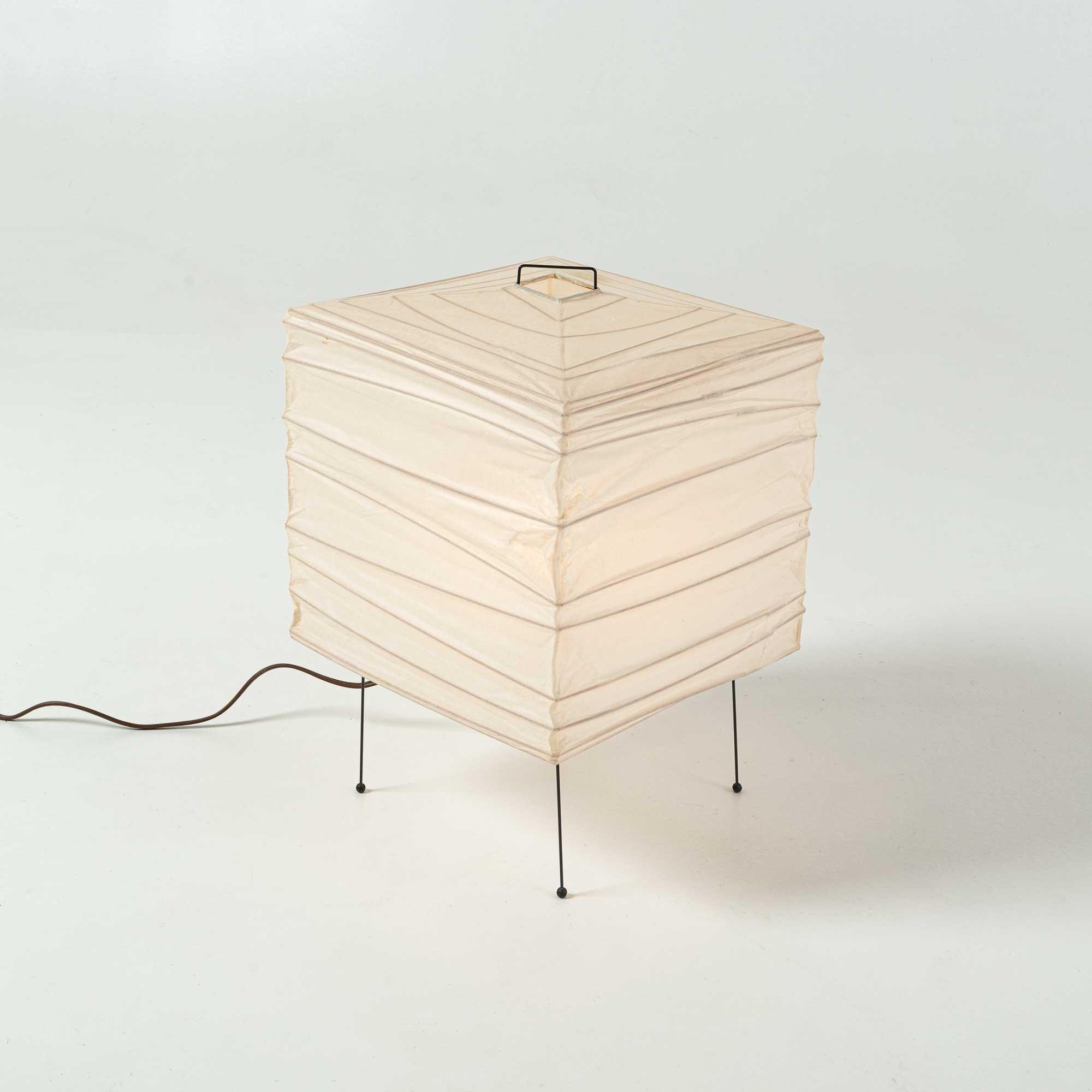Mid-Century Modern Isamu Noguchi Akari Table Lamp 3X 1980s Production For Sale